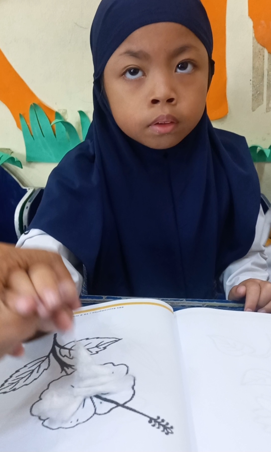 Menempel dengan media kapas