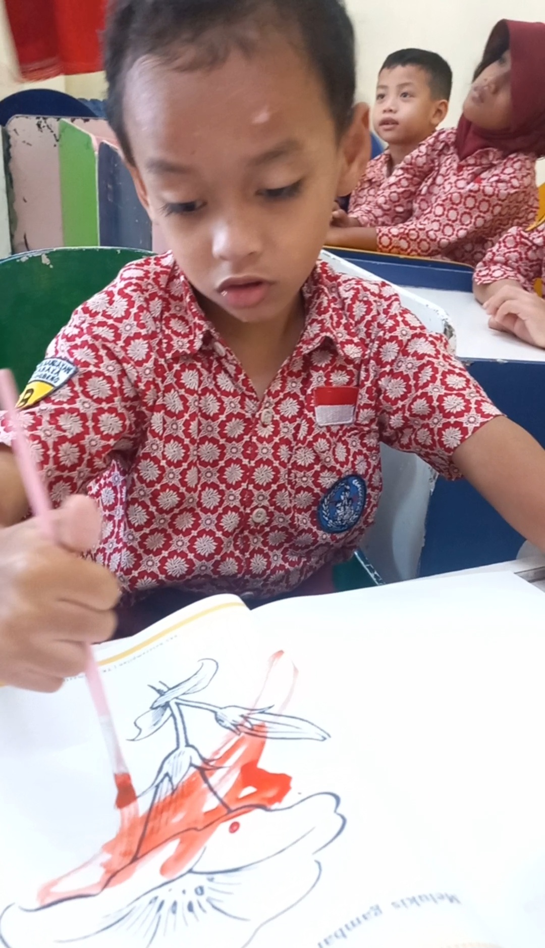 Melukis dengan media cat air