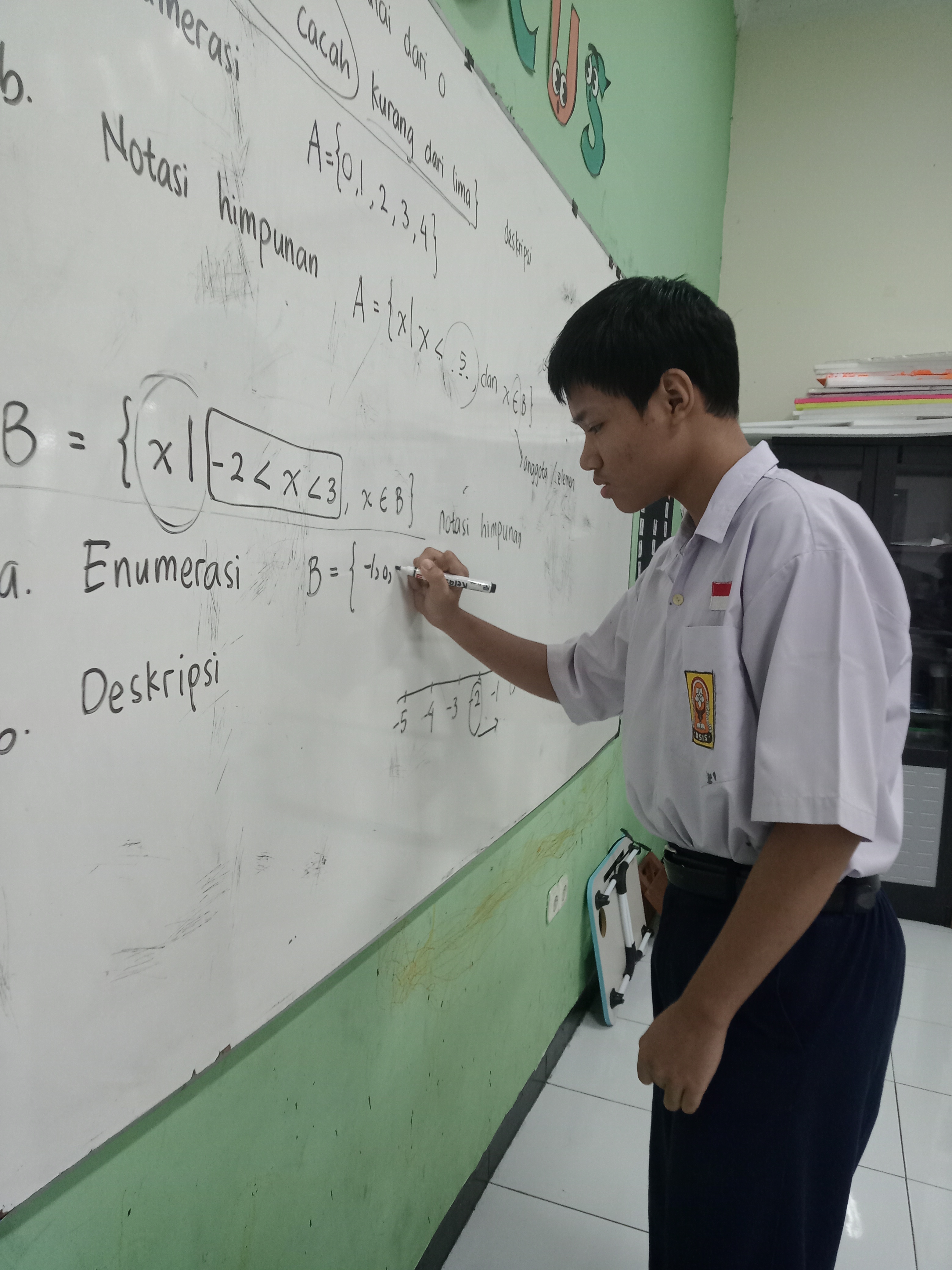 Penyajian himpunan (masalah kontekstual)