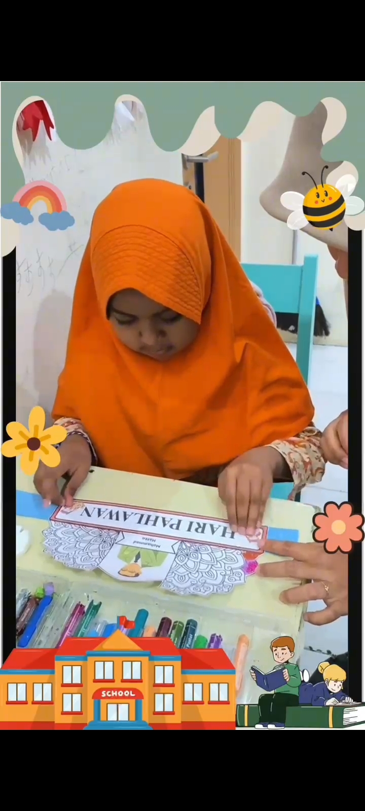 Membuat hiasan kepala tema pahlawan