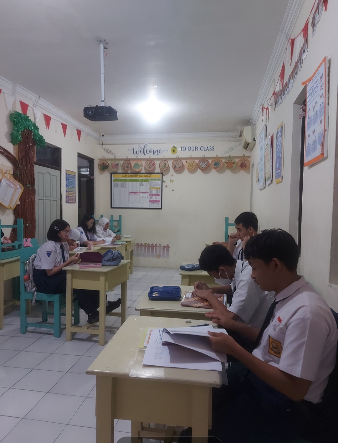 1. Evaluasi arane anak kewan
2. Evaluasi Aksara jawa angka