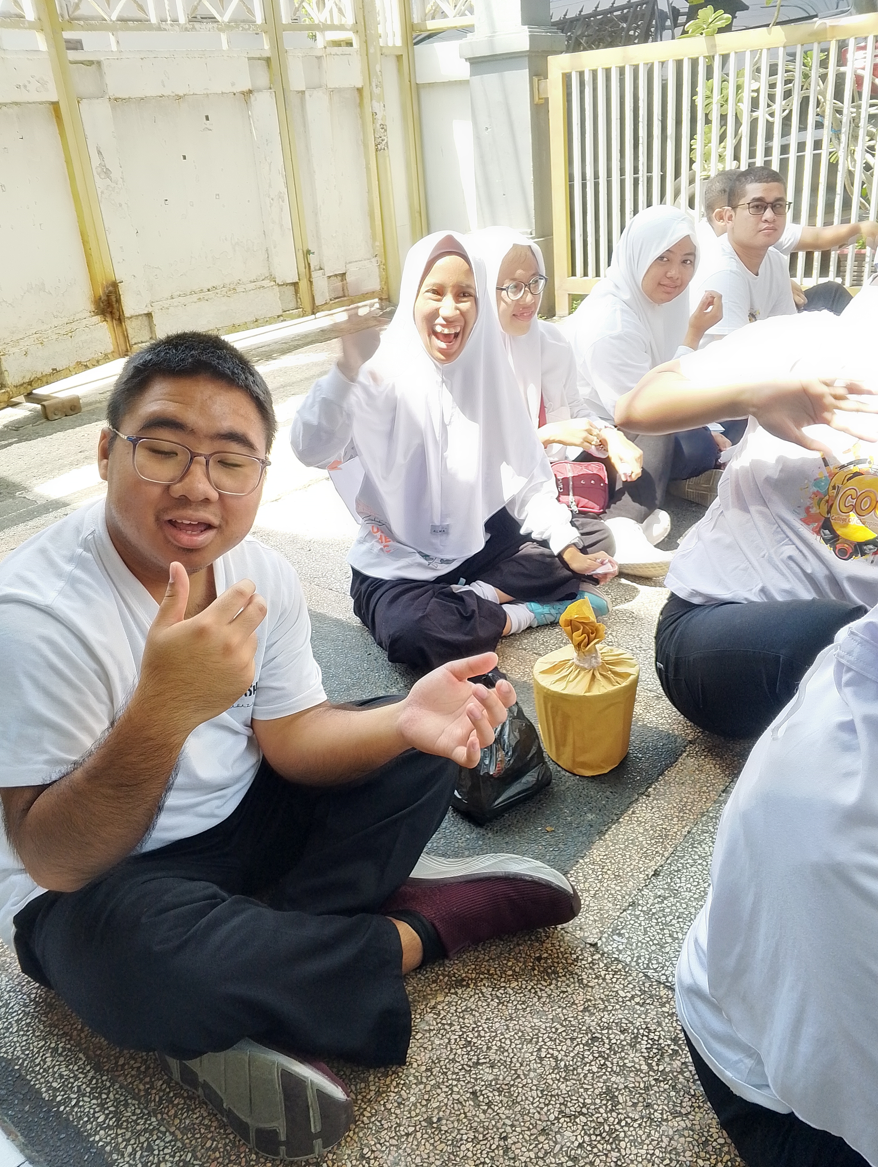 Jalan sehat memperingati hari pahlawan 