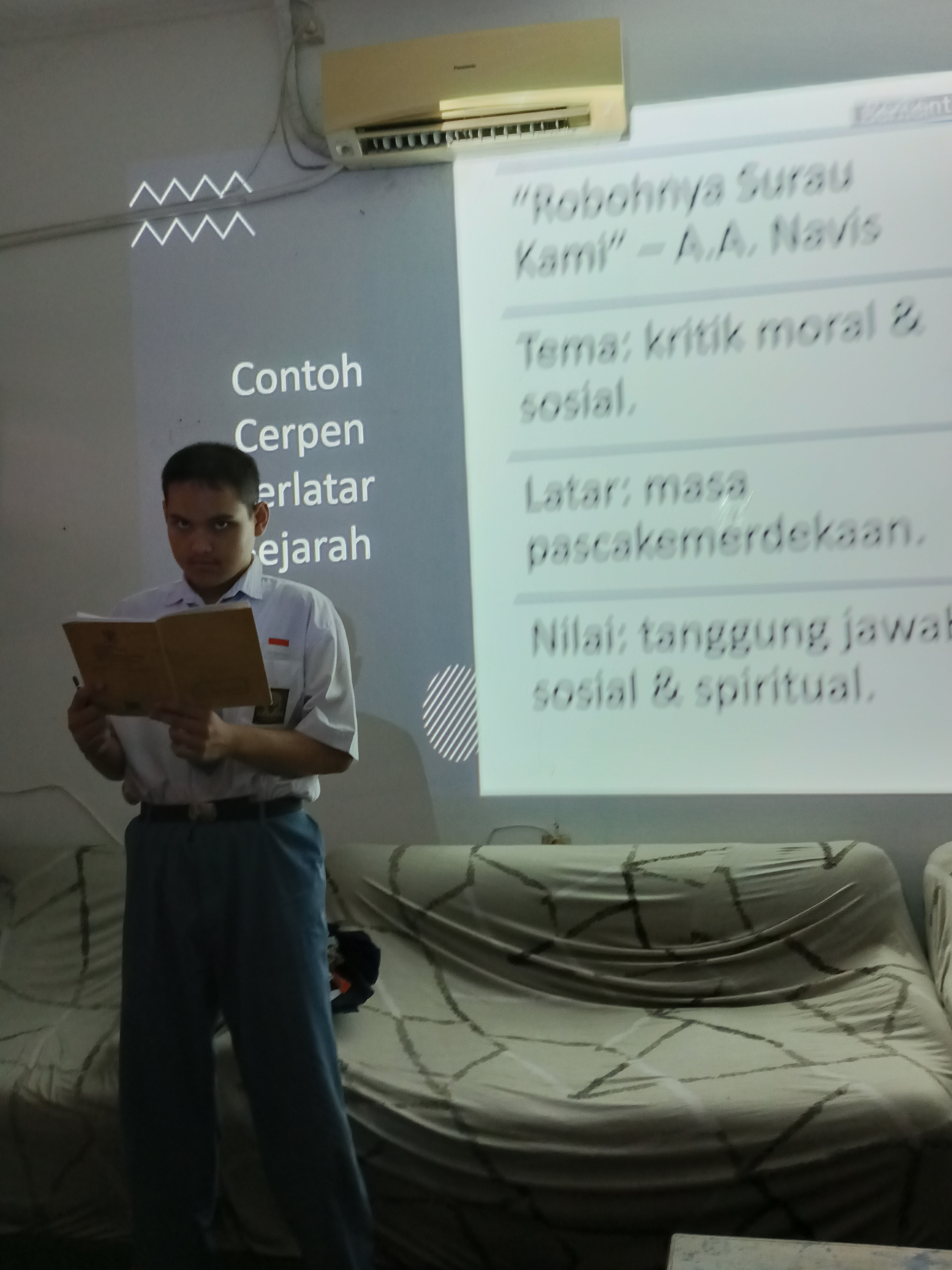 Menikmati Cerita Sejarah