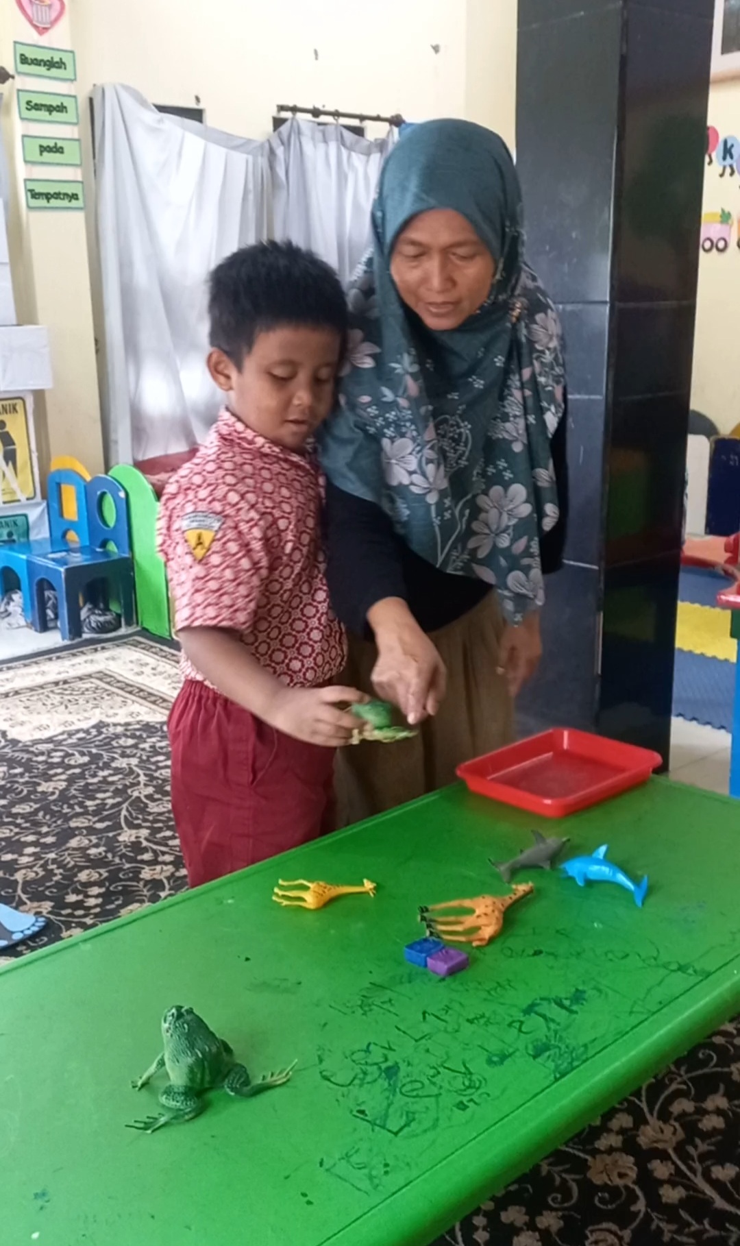 Melompat dan menyamakan binatang