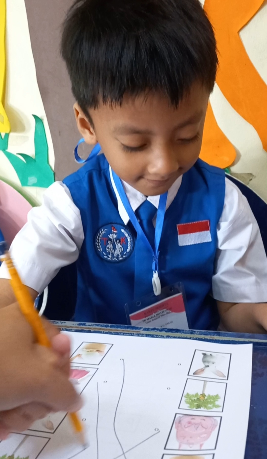 Mengerjakan PAS bahasa indonesia