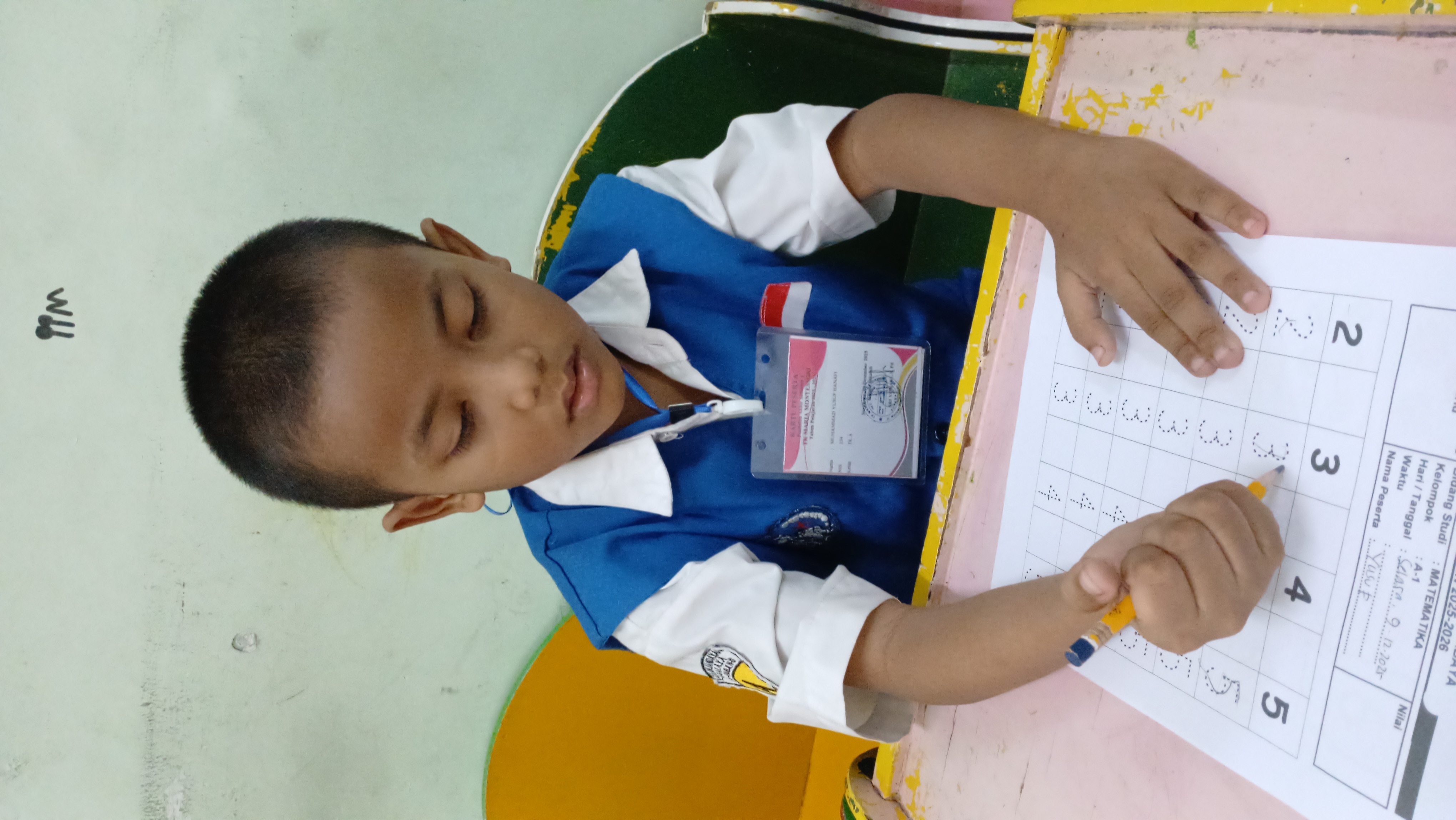 Mengerjakan PAS Matematika