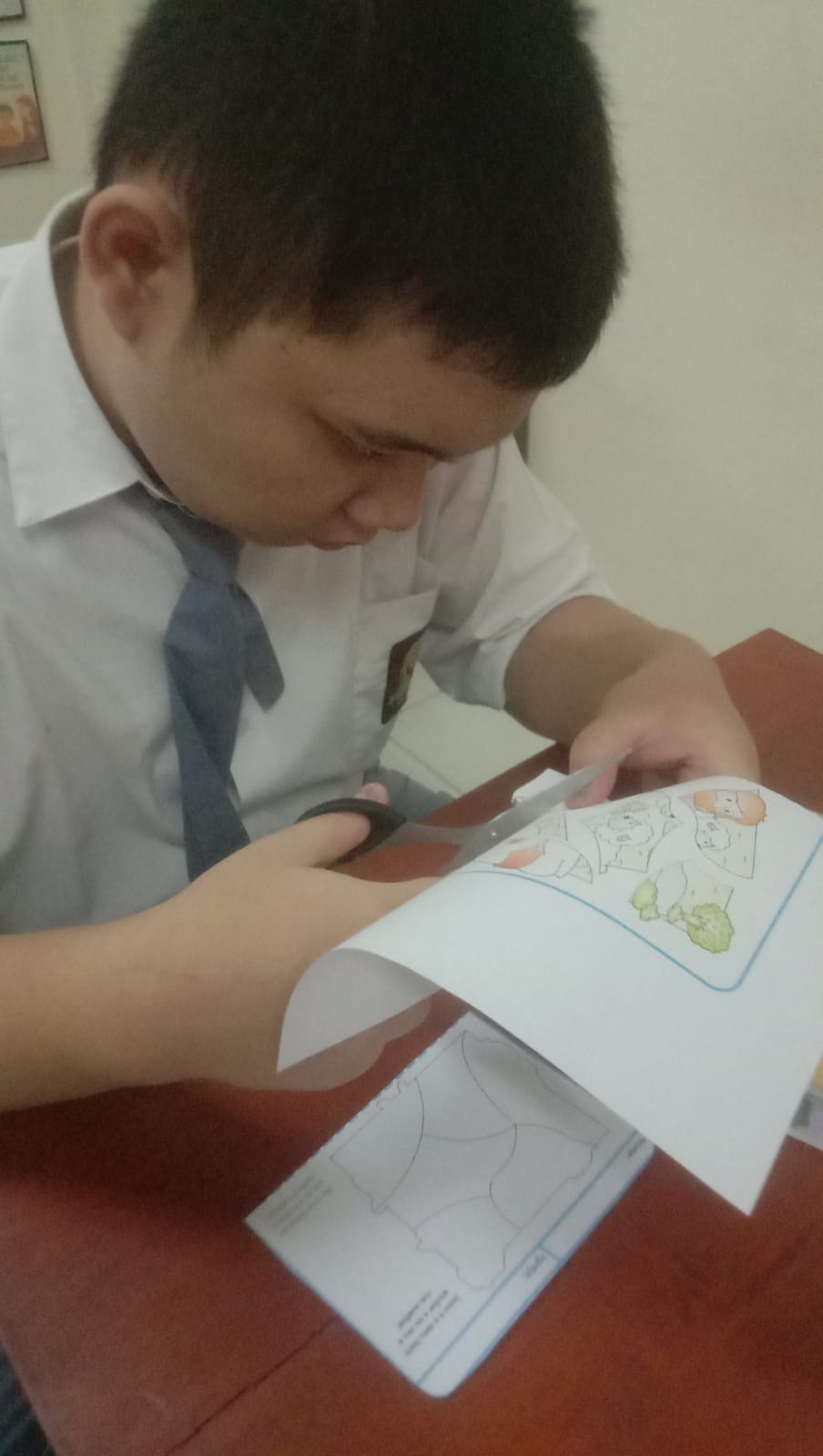 Menggunting dan menempel gambar Daud