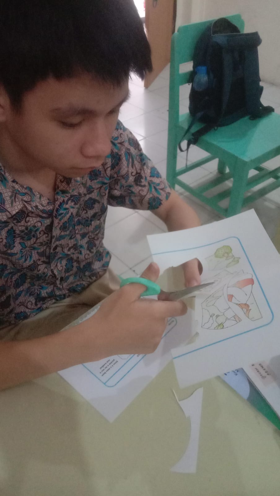 Menempel gambar Yesus sang gembala