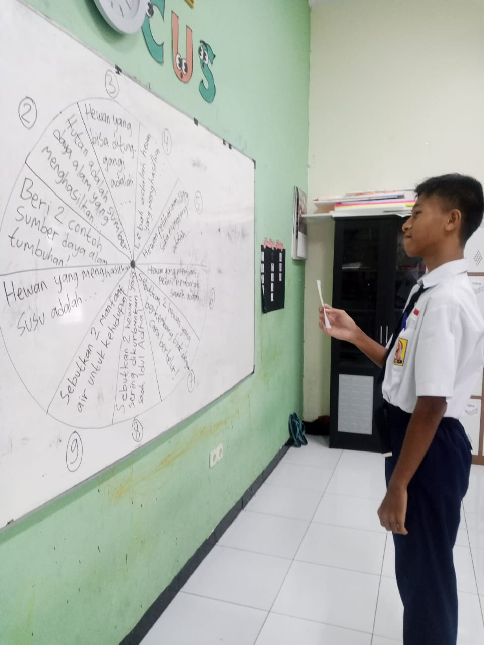 Macam-macam Sumber Daya Alam (SDA), baik tumbuhan maupun hewan