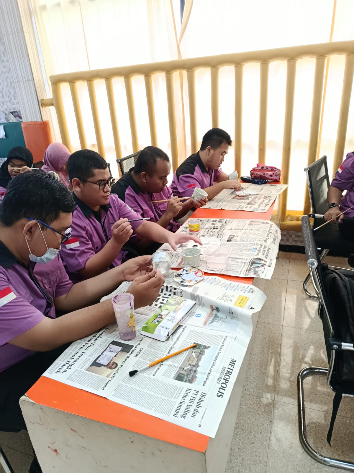 Melukis vas dari bubur kertas