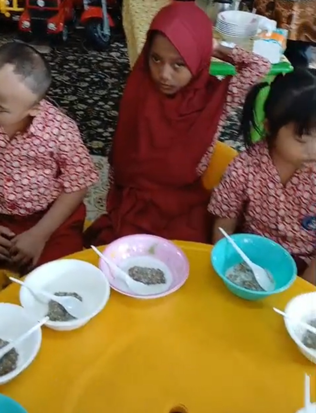 PMT (Pemberian Makanan Tambahan)