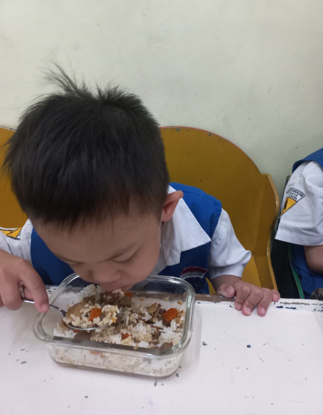 Istirahat makan secara mandiri