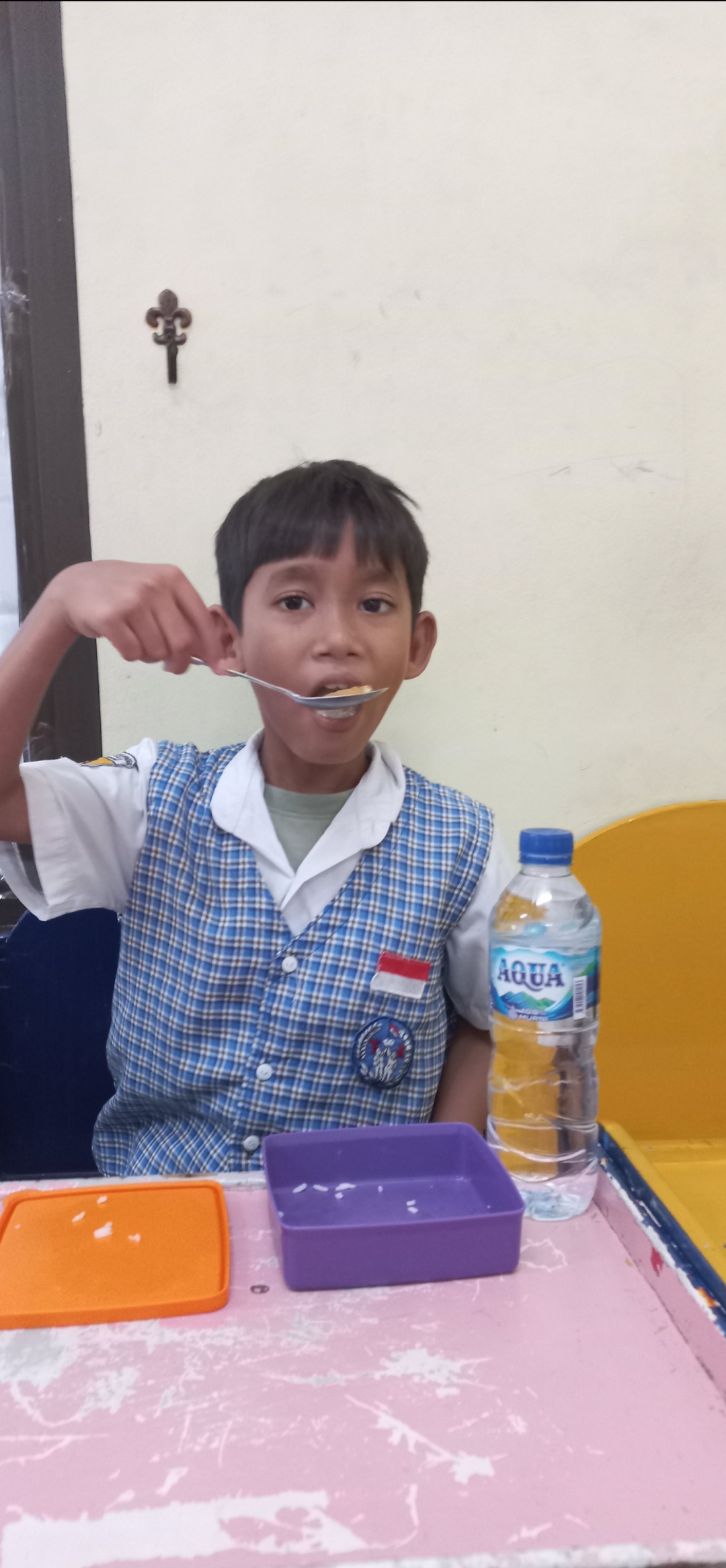 Makan bekal secara mandiri