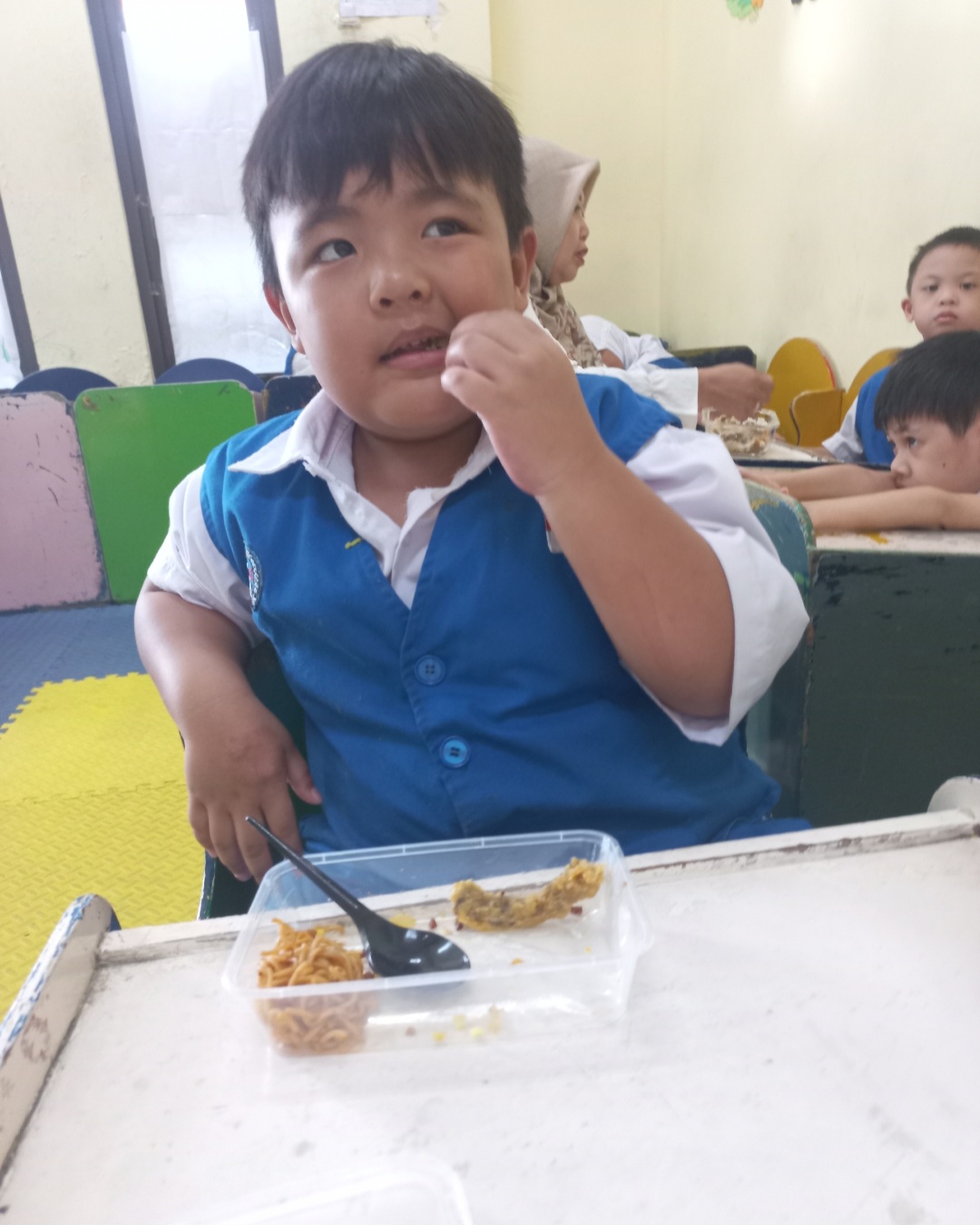 Makan bekal sendiri