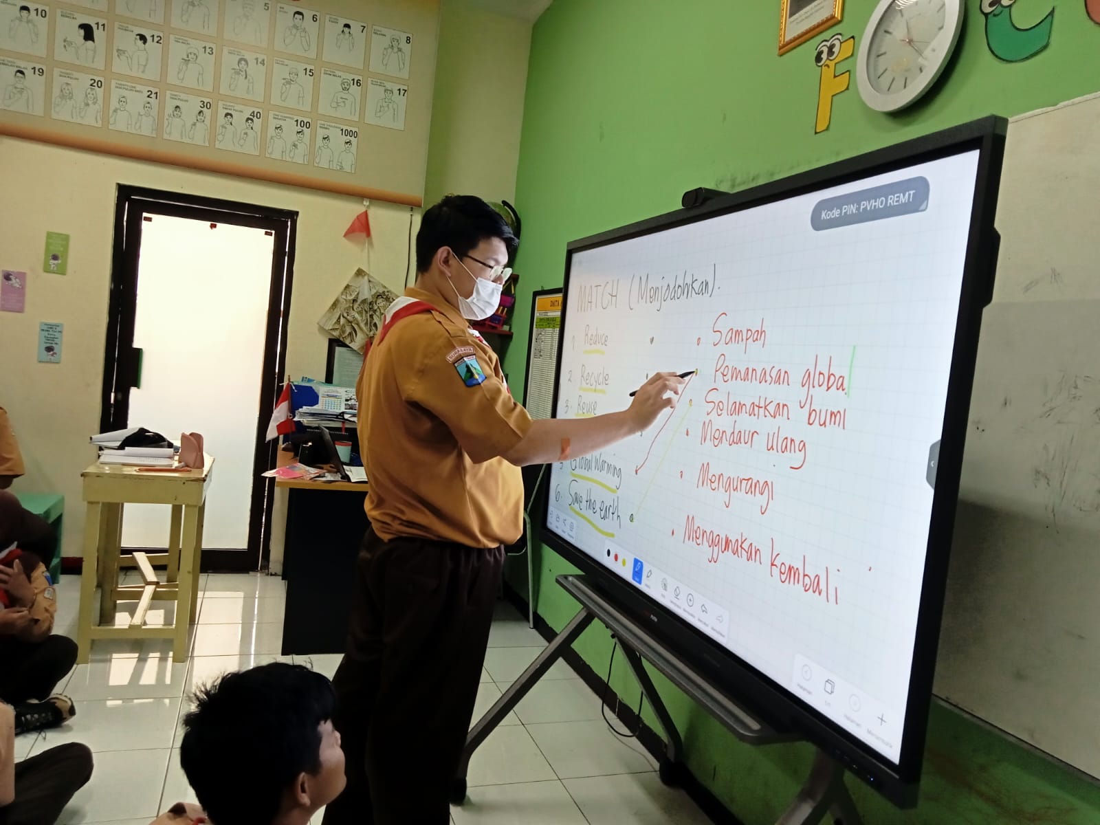 Reading Comprehension and Vocabulary about 3 R (Reduce, Reuse, and Recycling) 