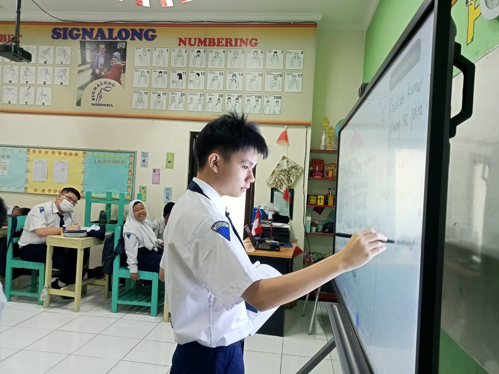 Cerita Fiksi dan Non Fiksi 