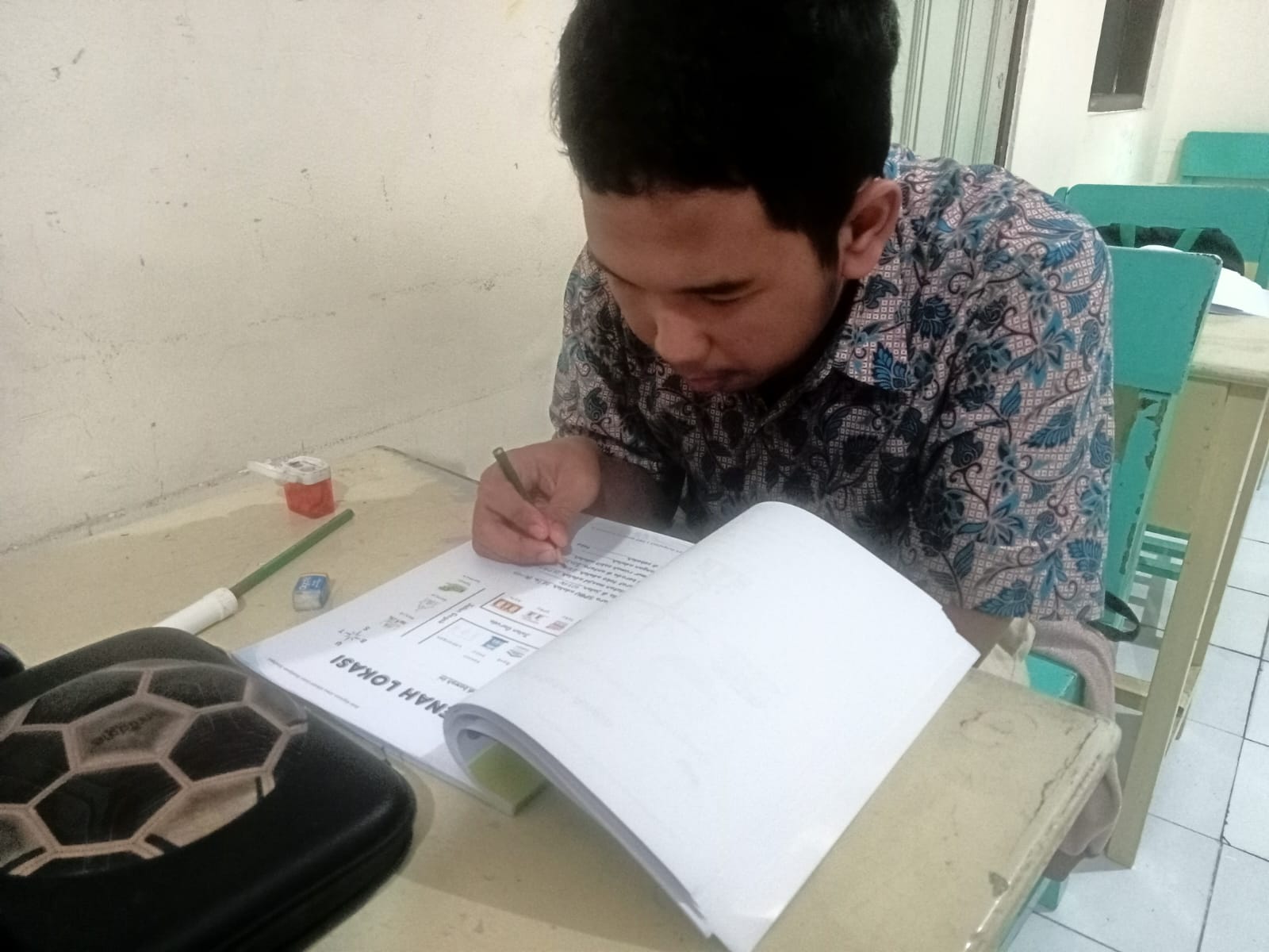 Pengetahuan Umum dan Menyusun kata. 