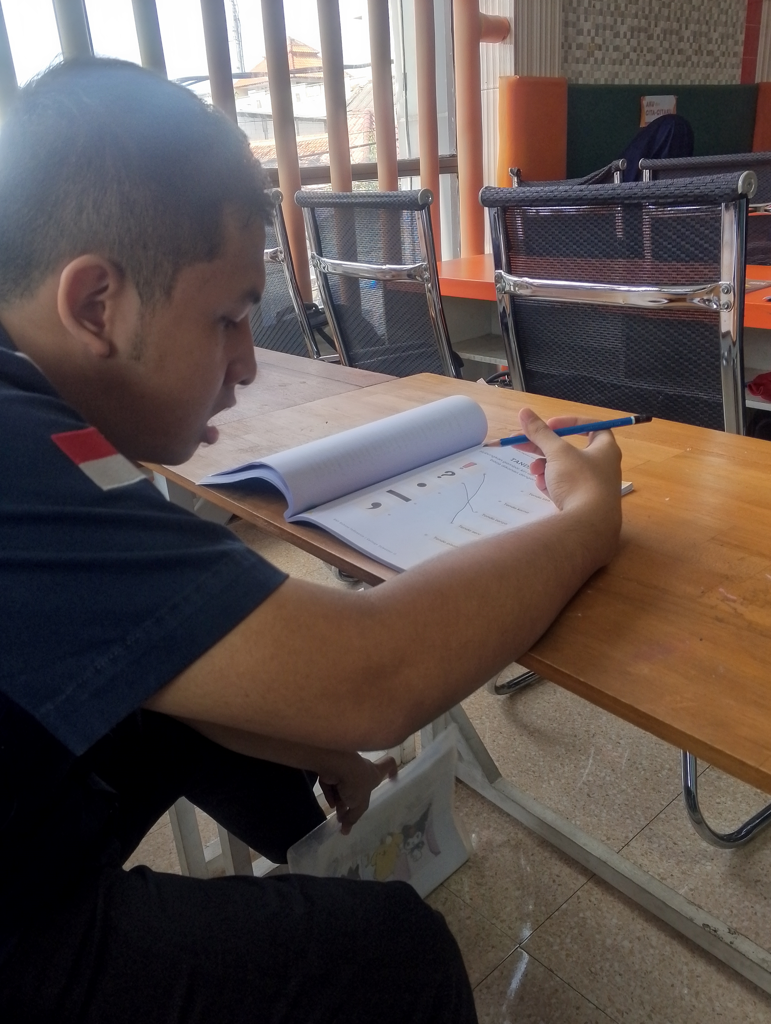Mendampingi siswa omisi mengerjakan modul