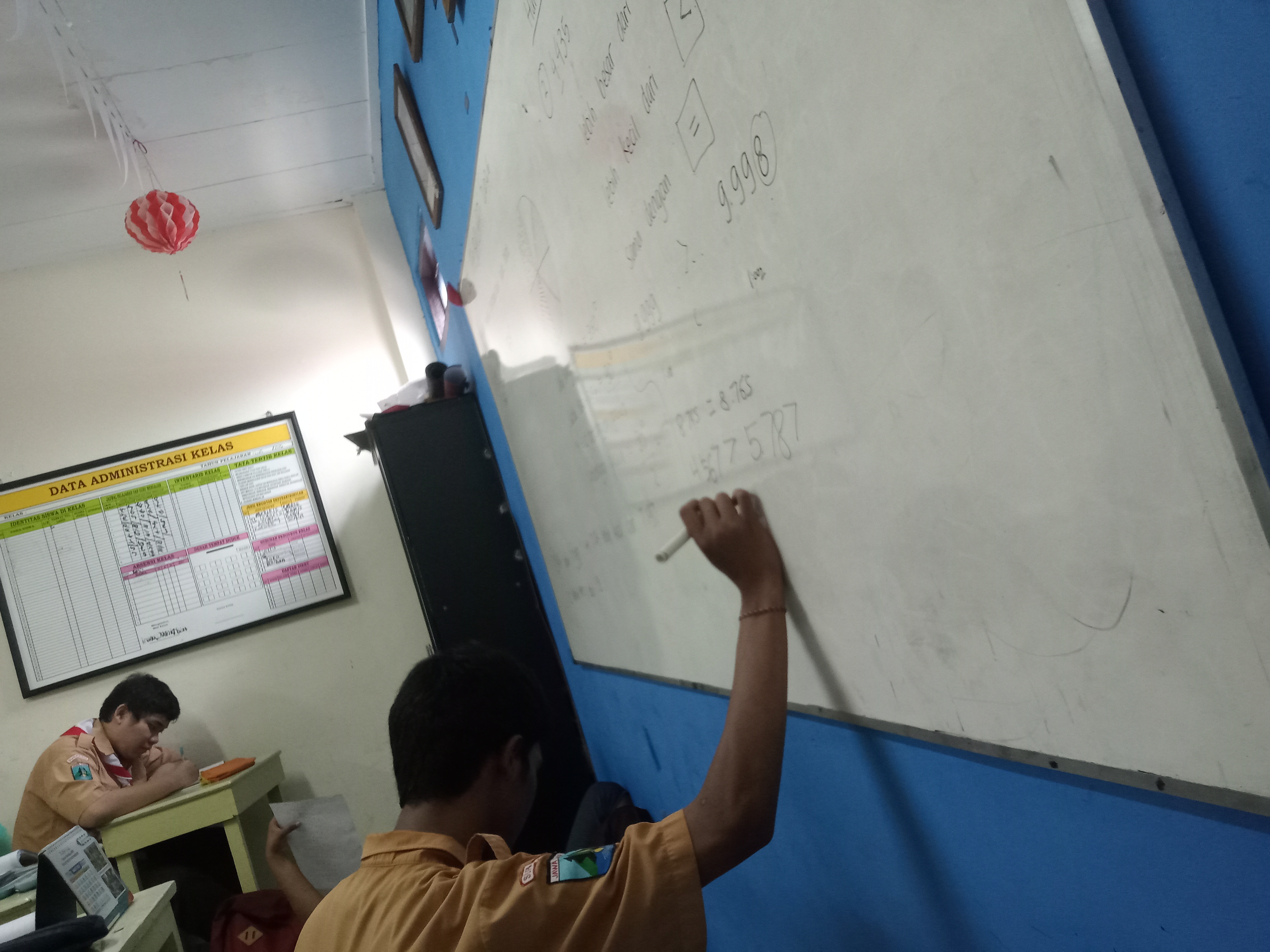 Membandingkan bilangan ribuan