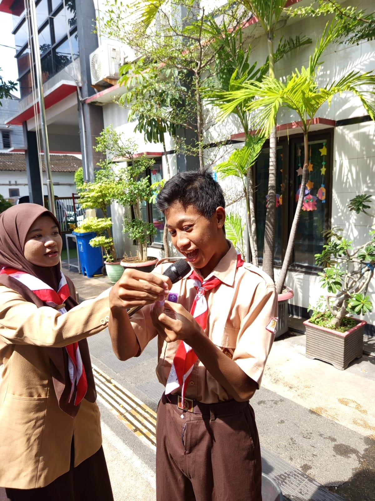 Games + belajar materi atribut pramuka
