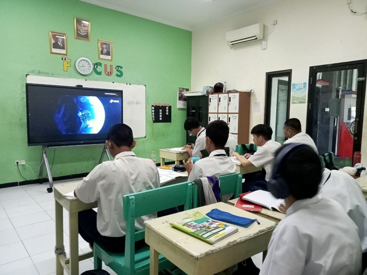 BUMI DAN PLANET 