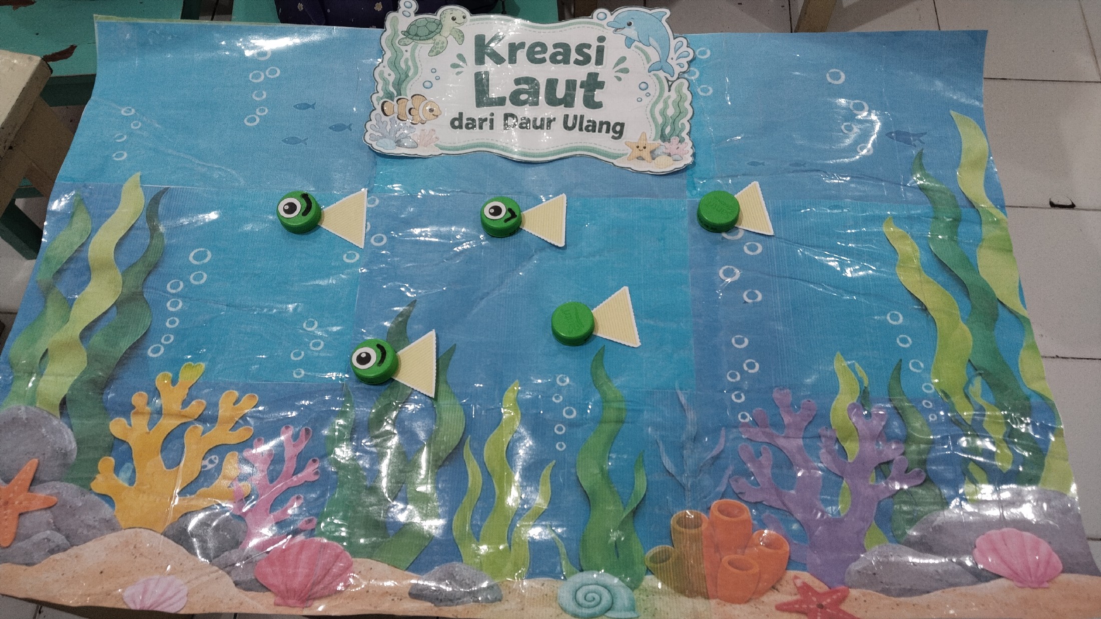 <p><strong>Materi: Daur Ulang &ndash; Membuat Karya Akuarium dari Tutup Botol</strong></p>