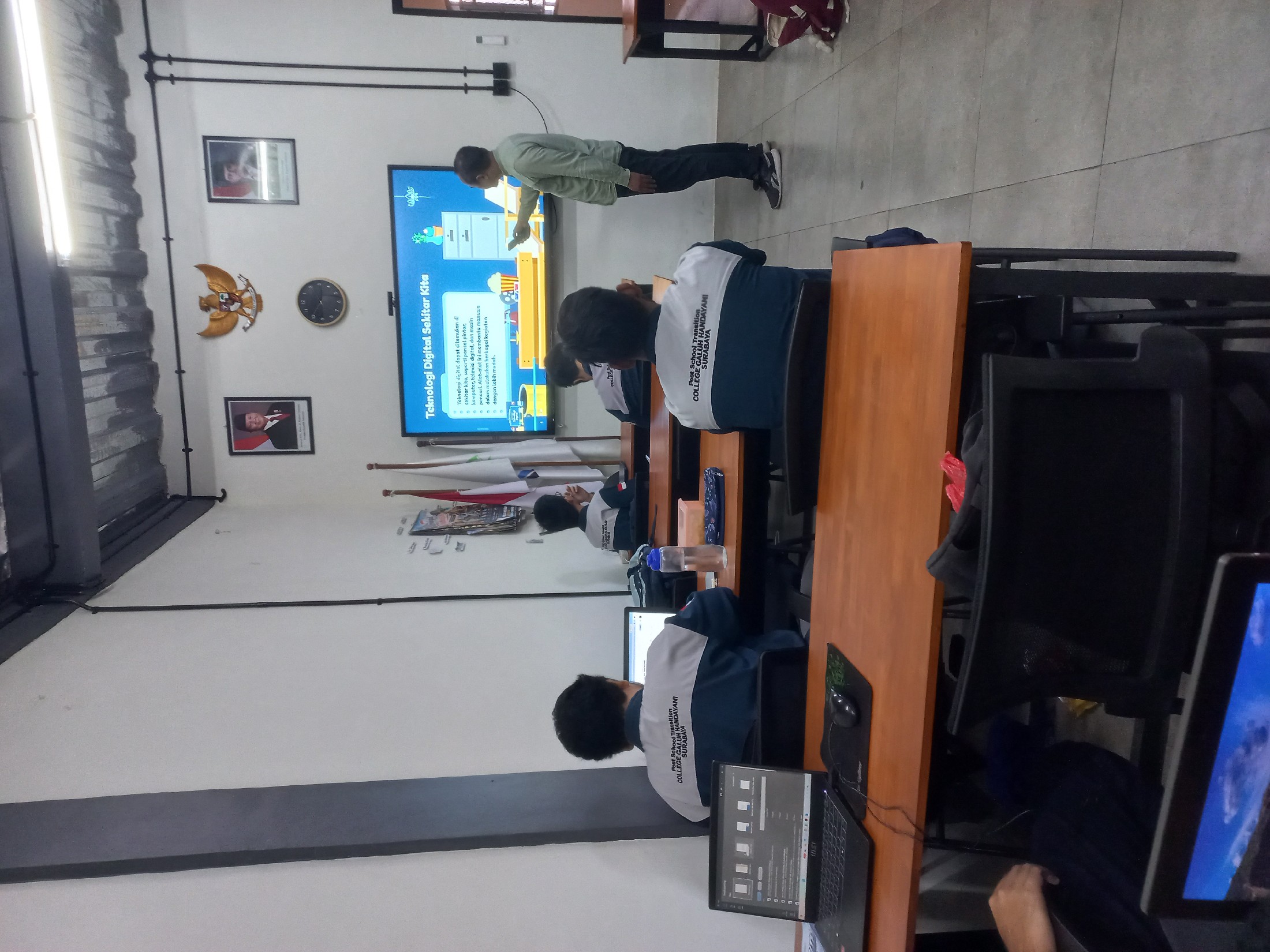 <p>Teori pengenalan media digital dan cara menggunakan media digital yang benar</p>