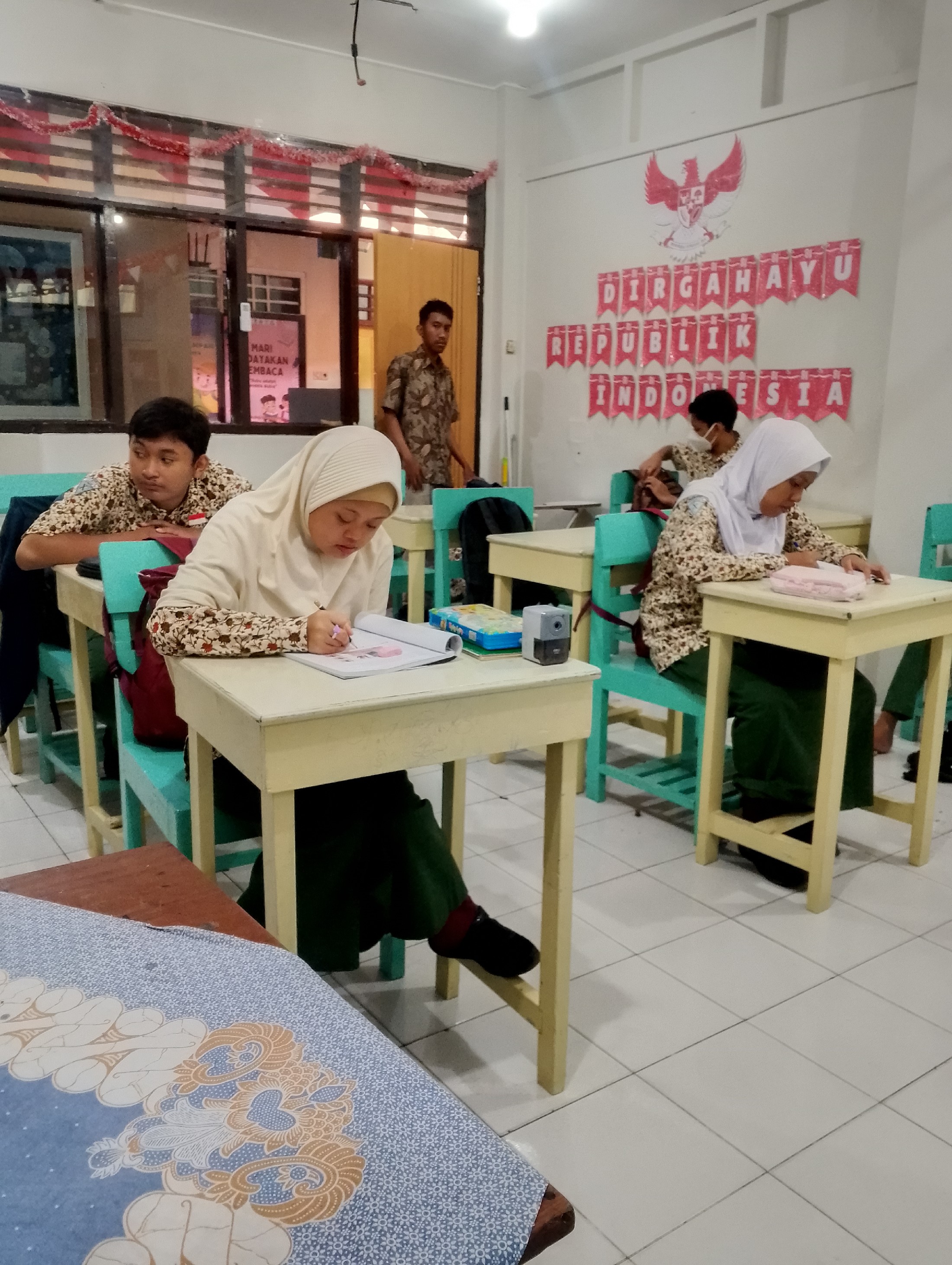 <p>Sanitasi hygiene dan k3</p>