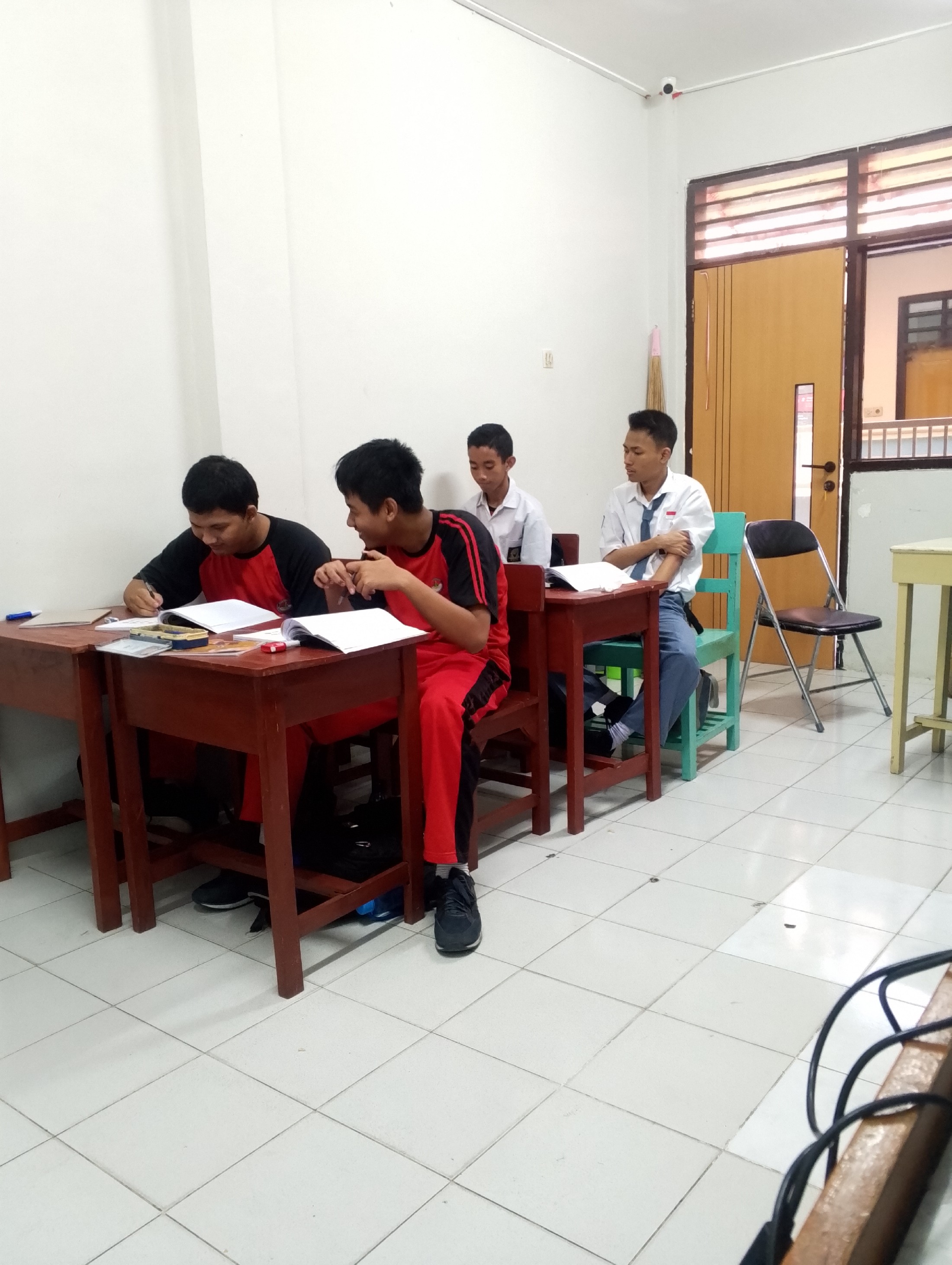 <p>Soal evaluasi</p>