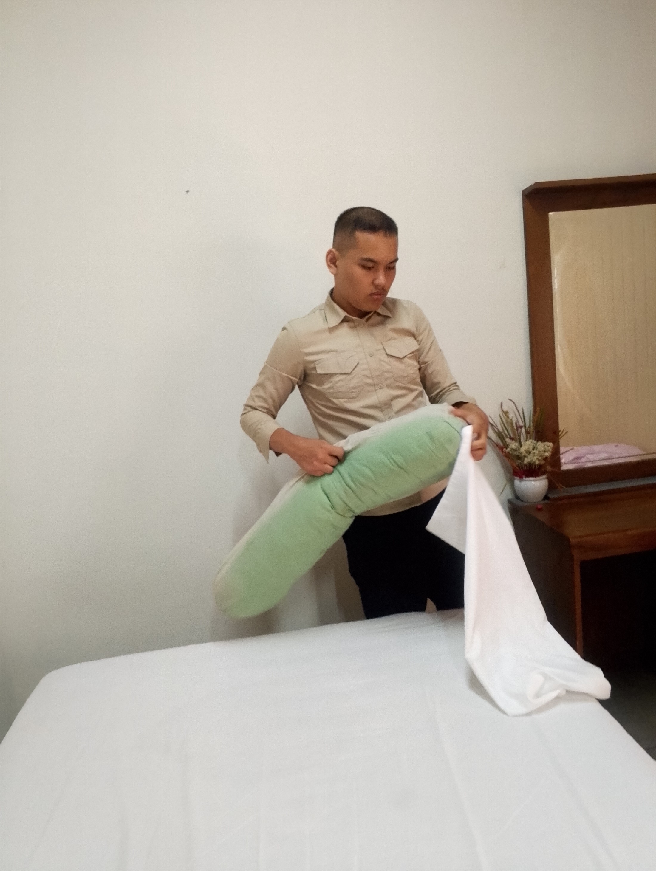 <p>Praktik set up bed untuk kelompok selanjutnya</p>