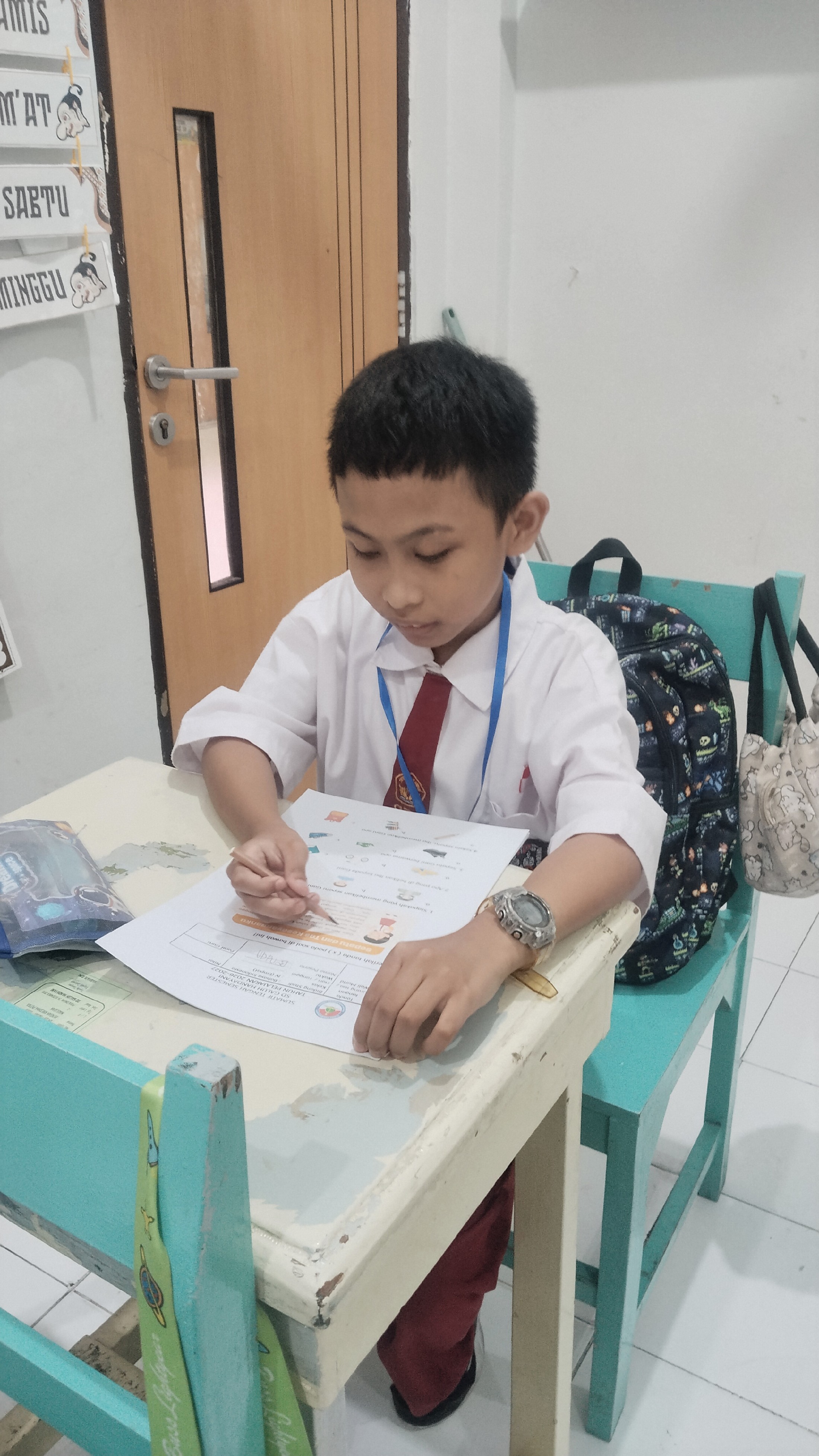 <p><strong>Sumatif Tengah Semester (STS) Bahasa Indonesia</strong></p>