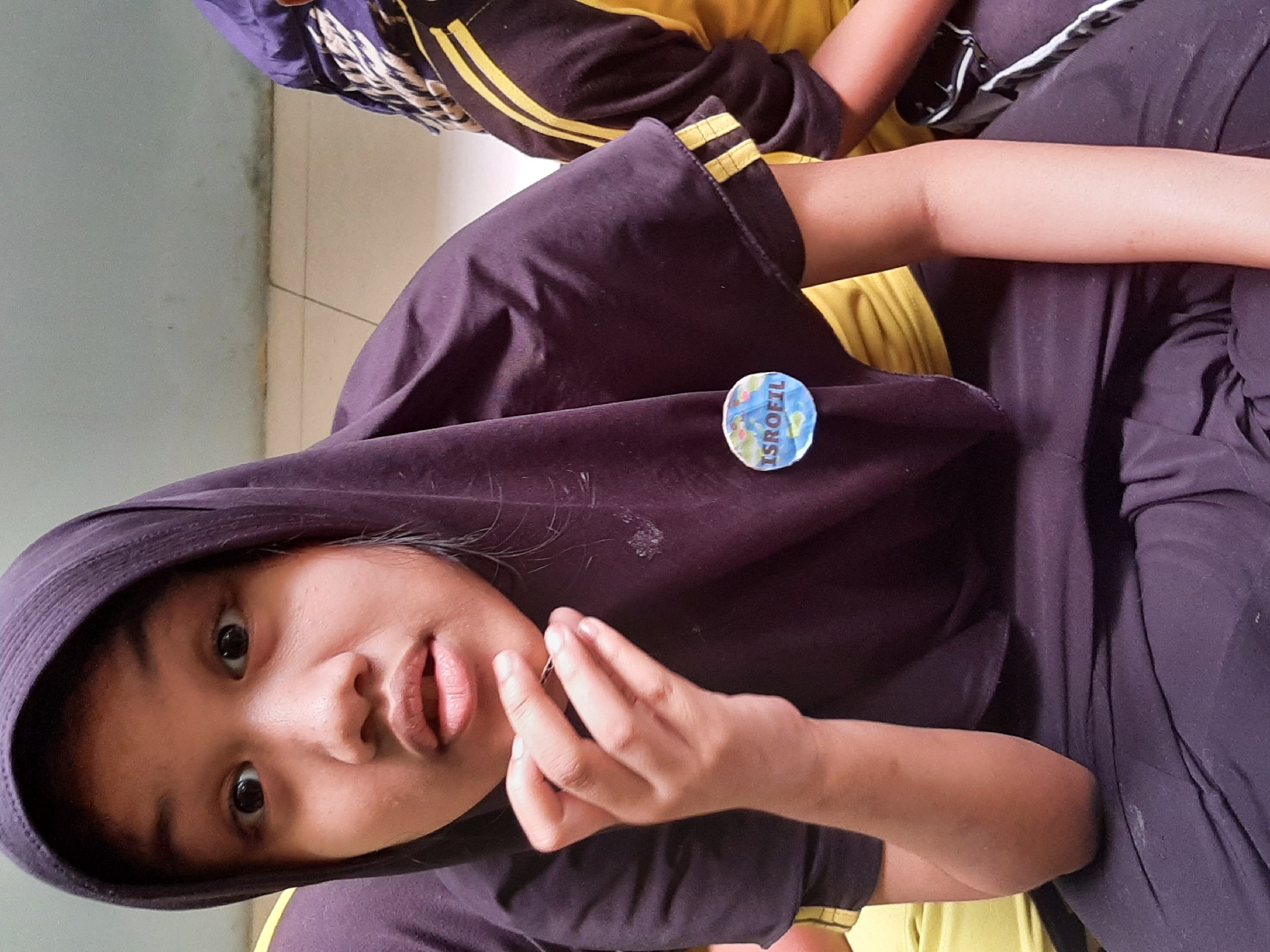 <p>10 malaikat Allah</p>