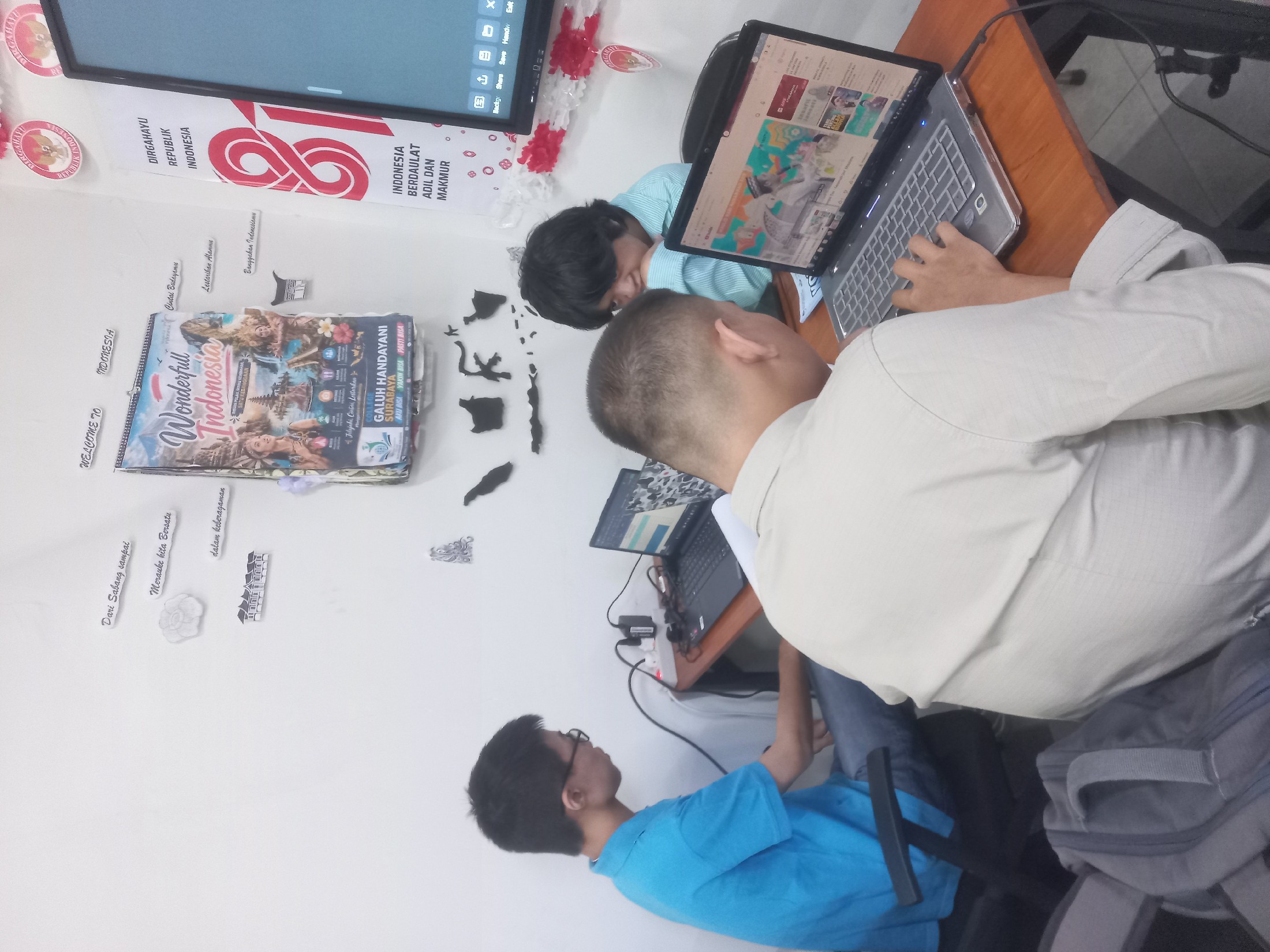 <p>Siswa reguler mengerjakan latihan modul membuat tabel menggunakan ms.excel dan membuat poster di canva,&nbsp;</p>
<p>Siswa omisi mengerjakan latihan soal di modul komputer</p>