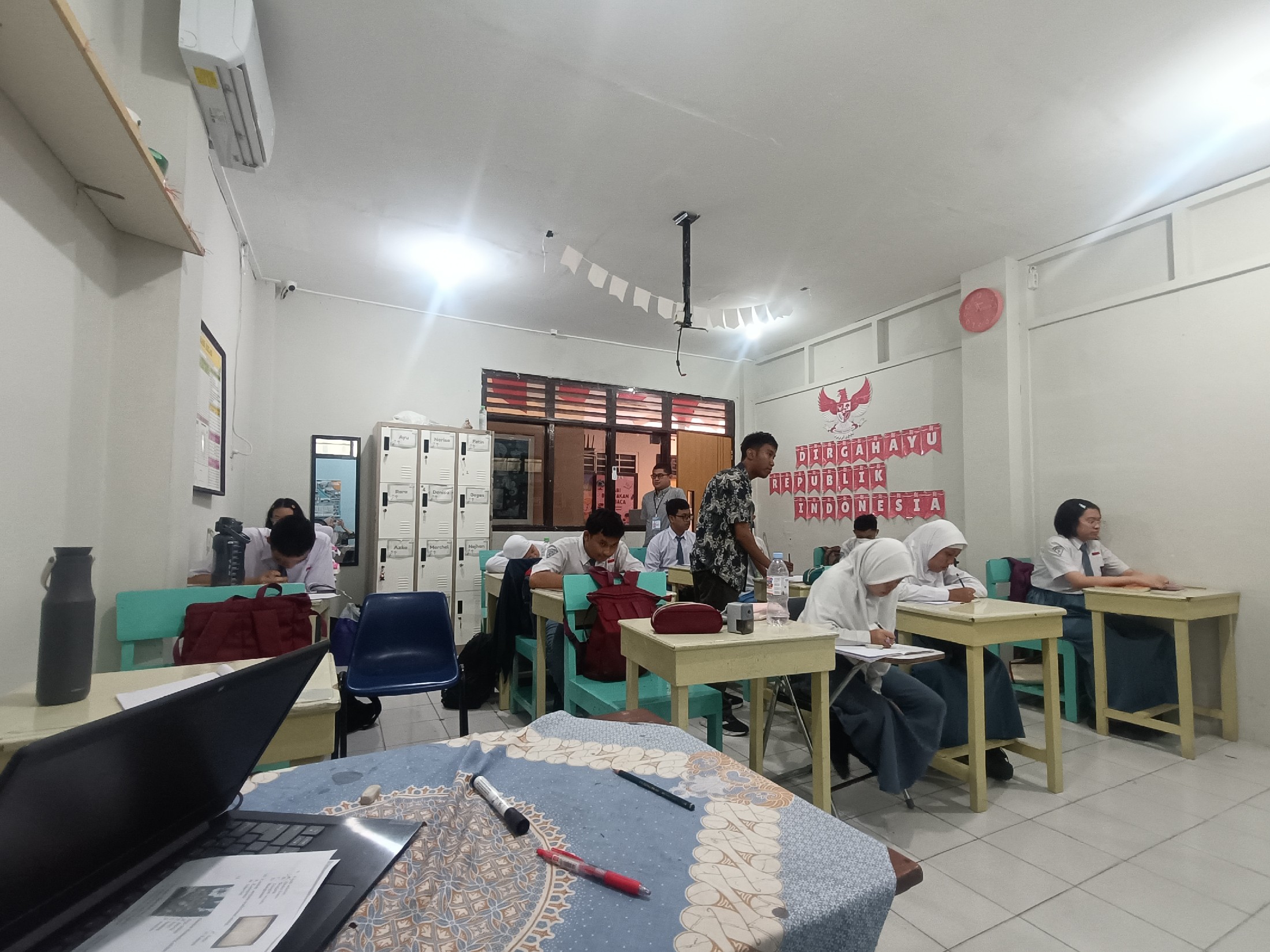 <p>Latihan soal kisi-kisi soal UTS Sejarah&nbsp;</p>