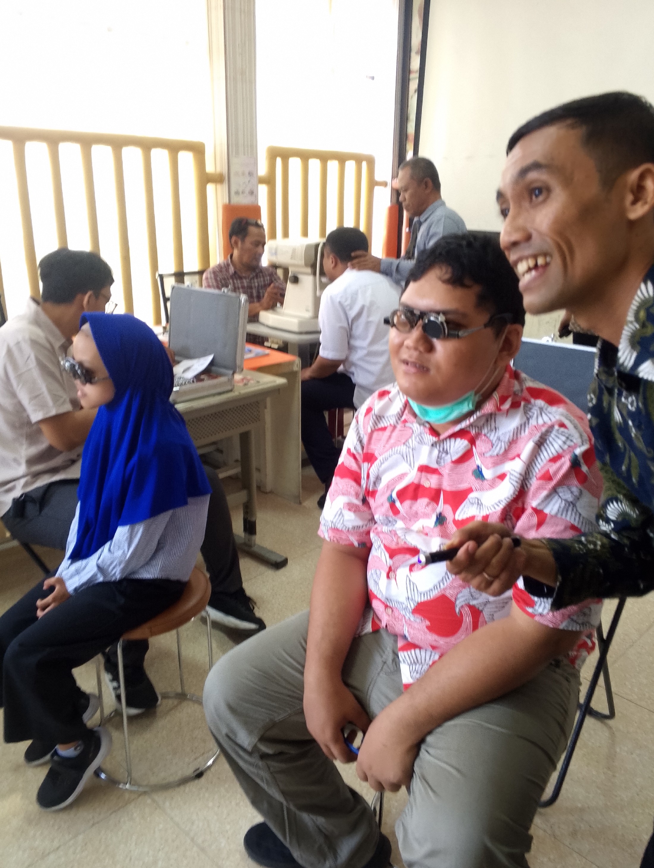 <p>Di isi dengan kegiatan pemeriksaan mata siswa college Galuh handayani</p>