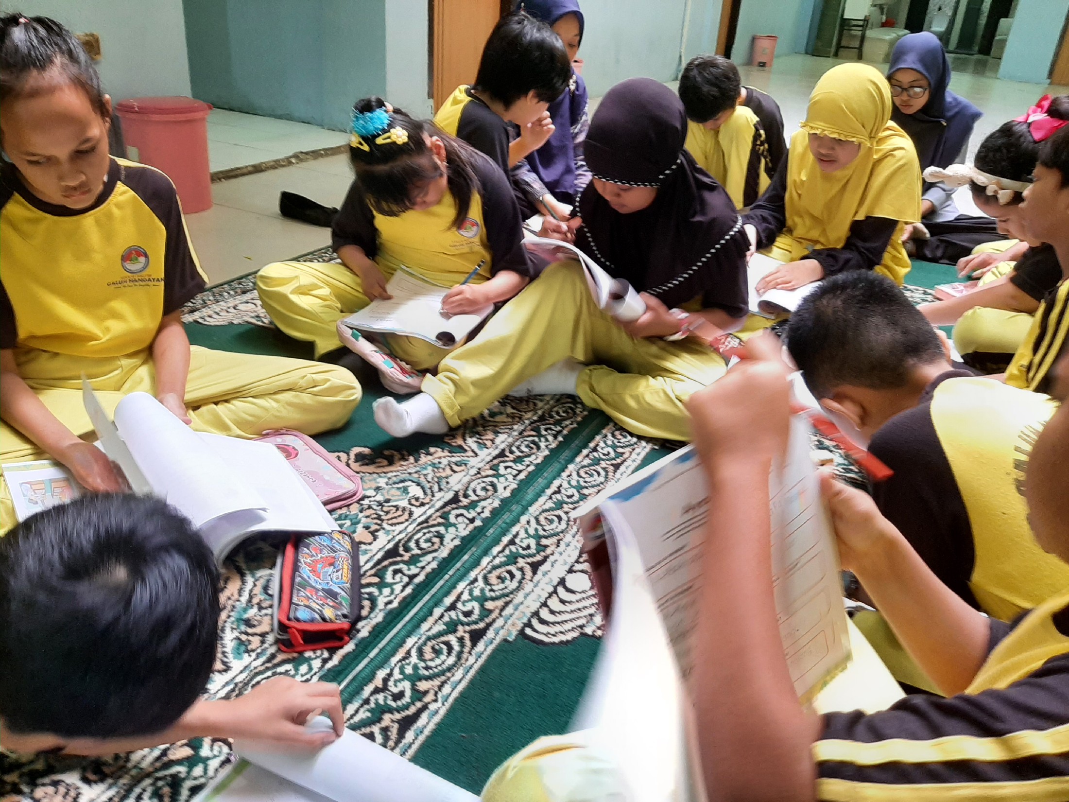 <p>Mengerjakan bks</p>