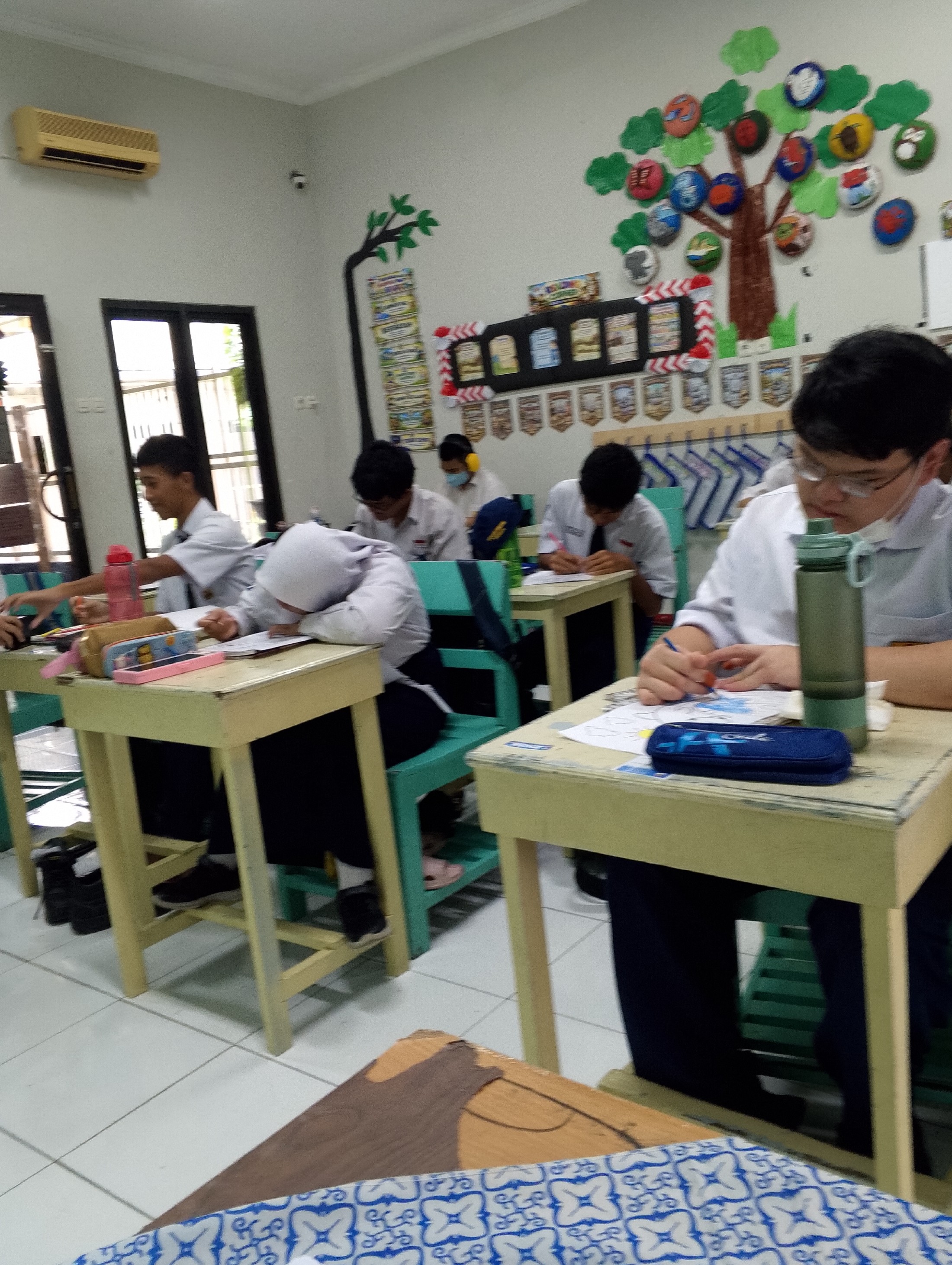 <p>Menggambar tema viguratif</p>