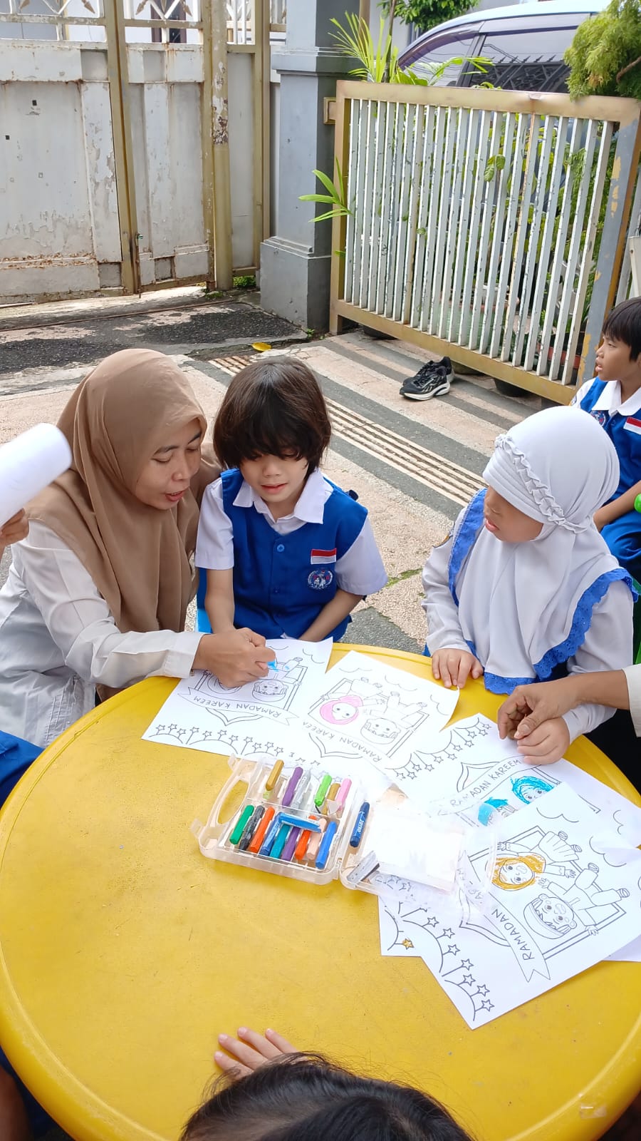 <p>Lomba Mewarnai dan menggambar</p>