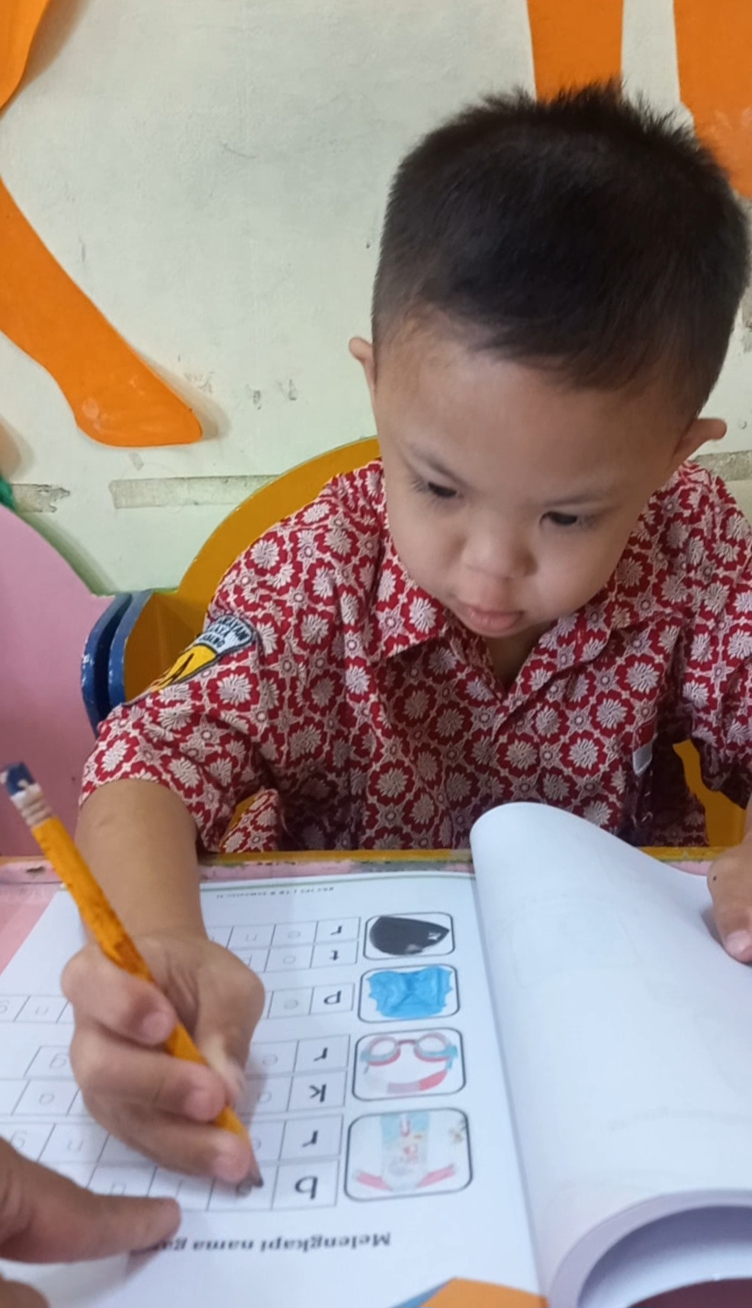 <p>Mengerjakan bks ips</p>