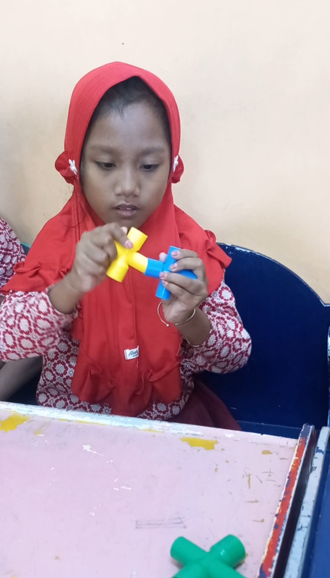 <p>Bermain pipa lego</p>