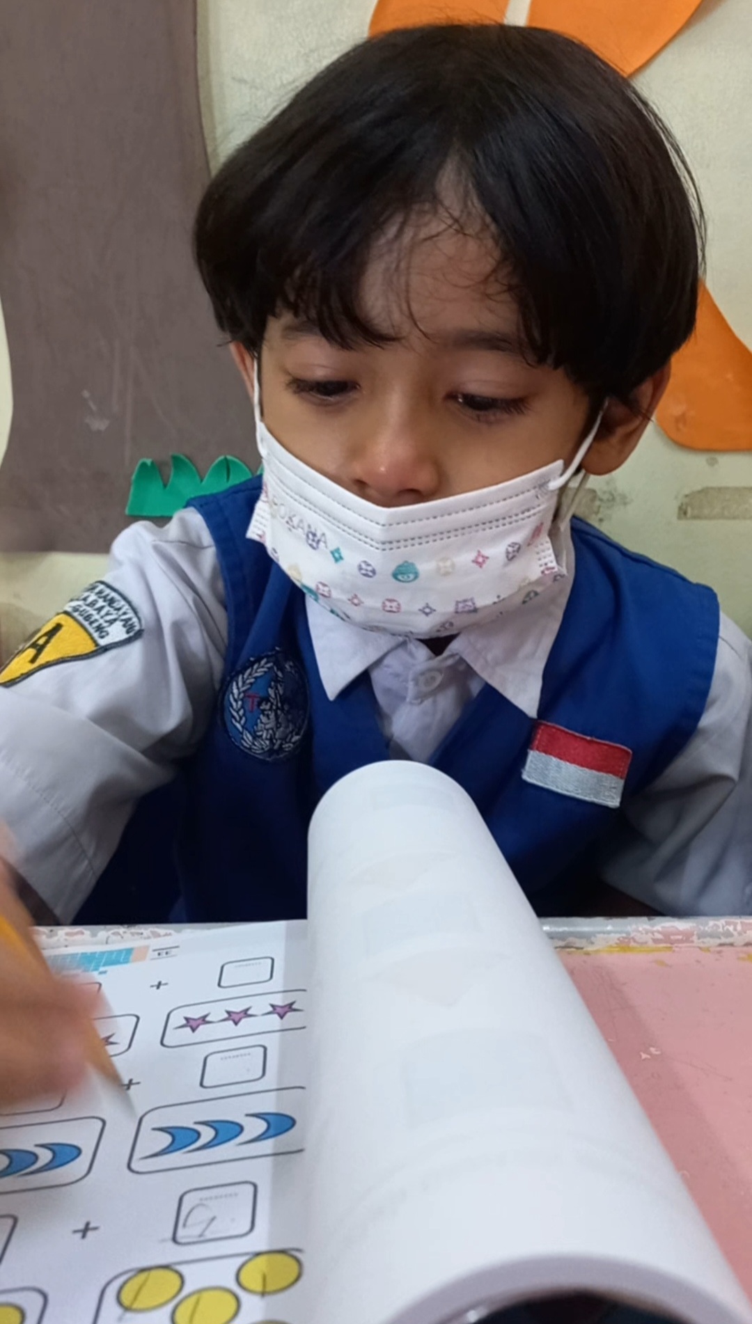 <p>Mengerjakan bks matematika</p>