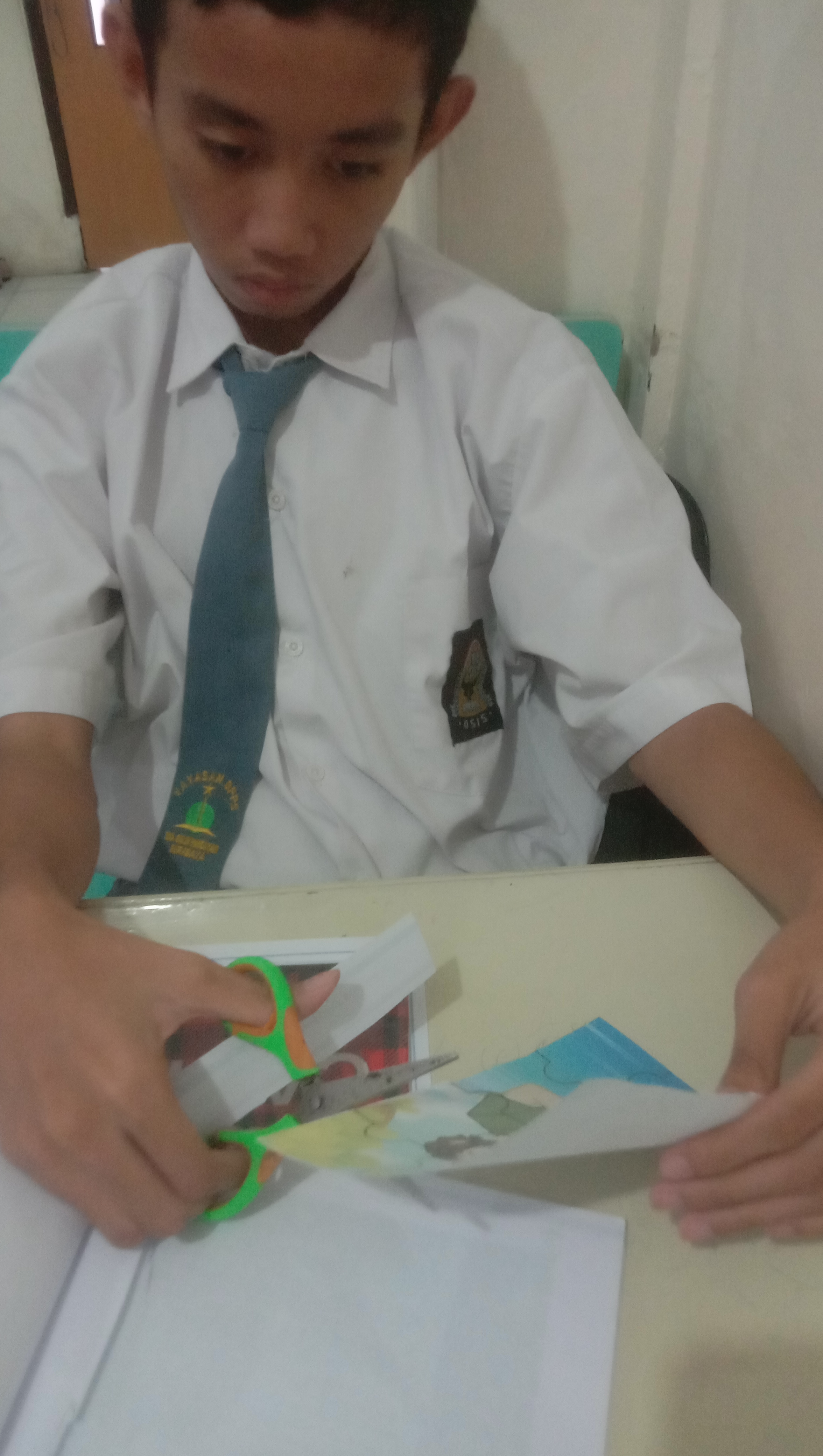 <p>menyelesaikan BKS</p>