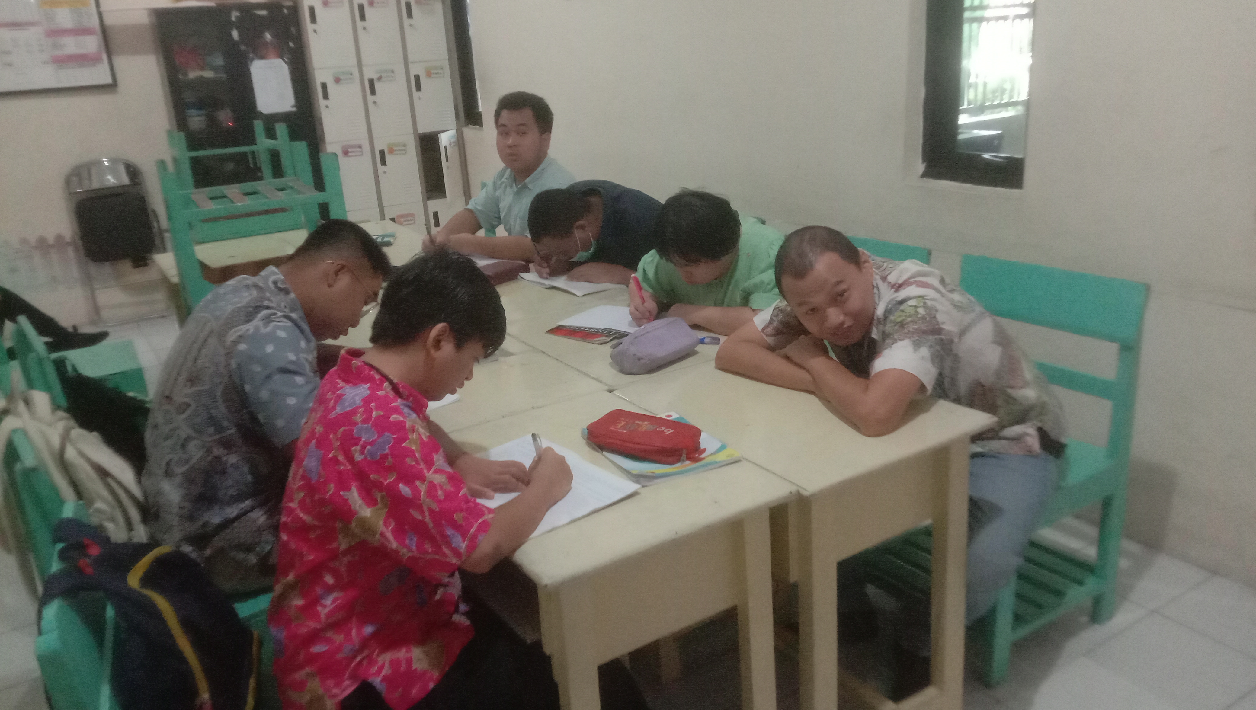 <p>Latihan soal soal utk UAS</p>