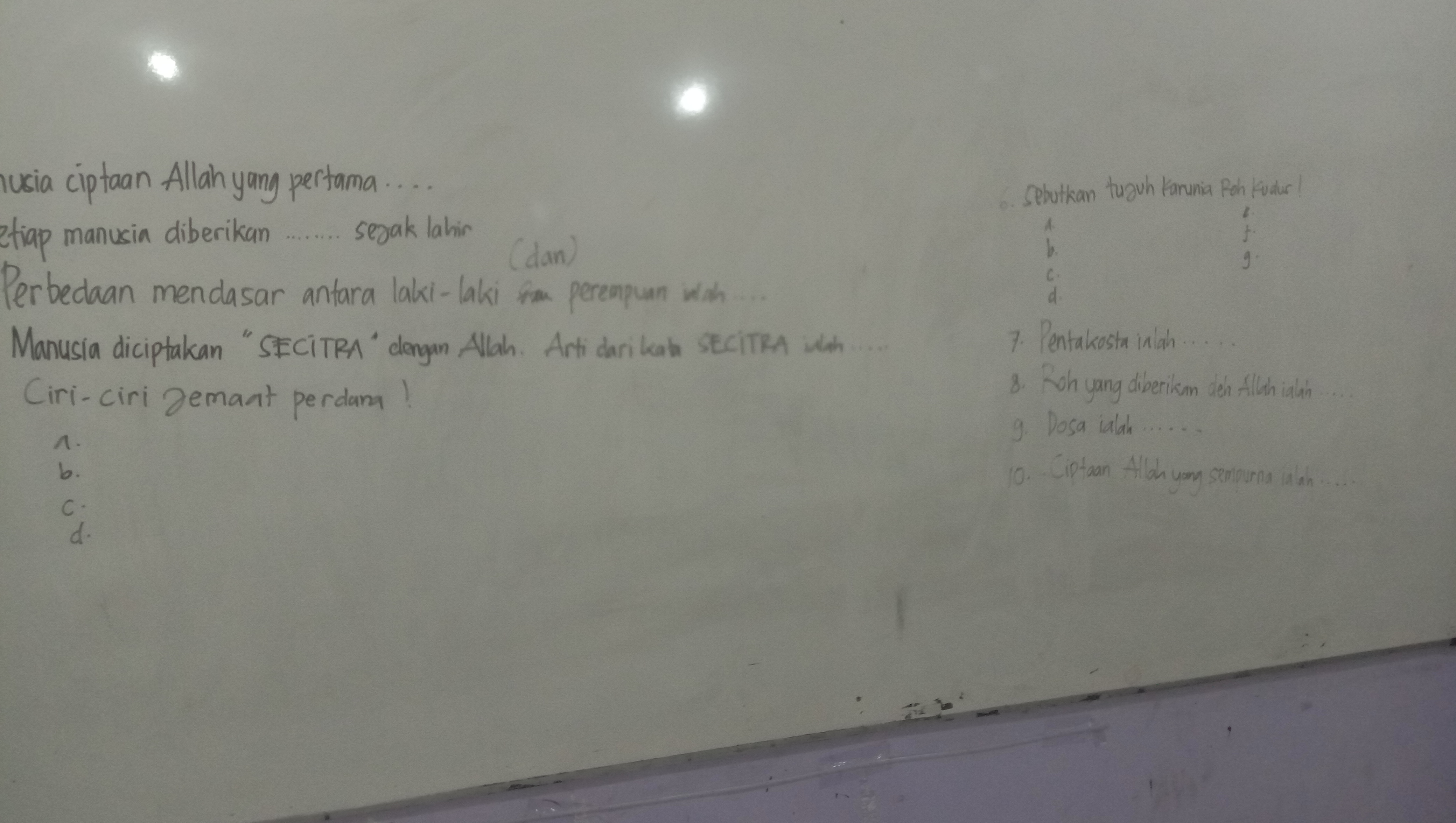 <p>mengerjakan kisi kisi utk UAS</p>