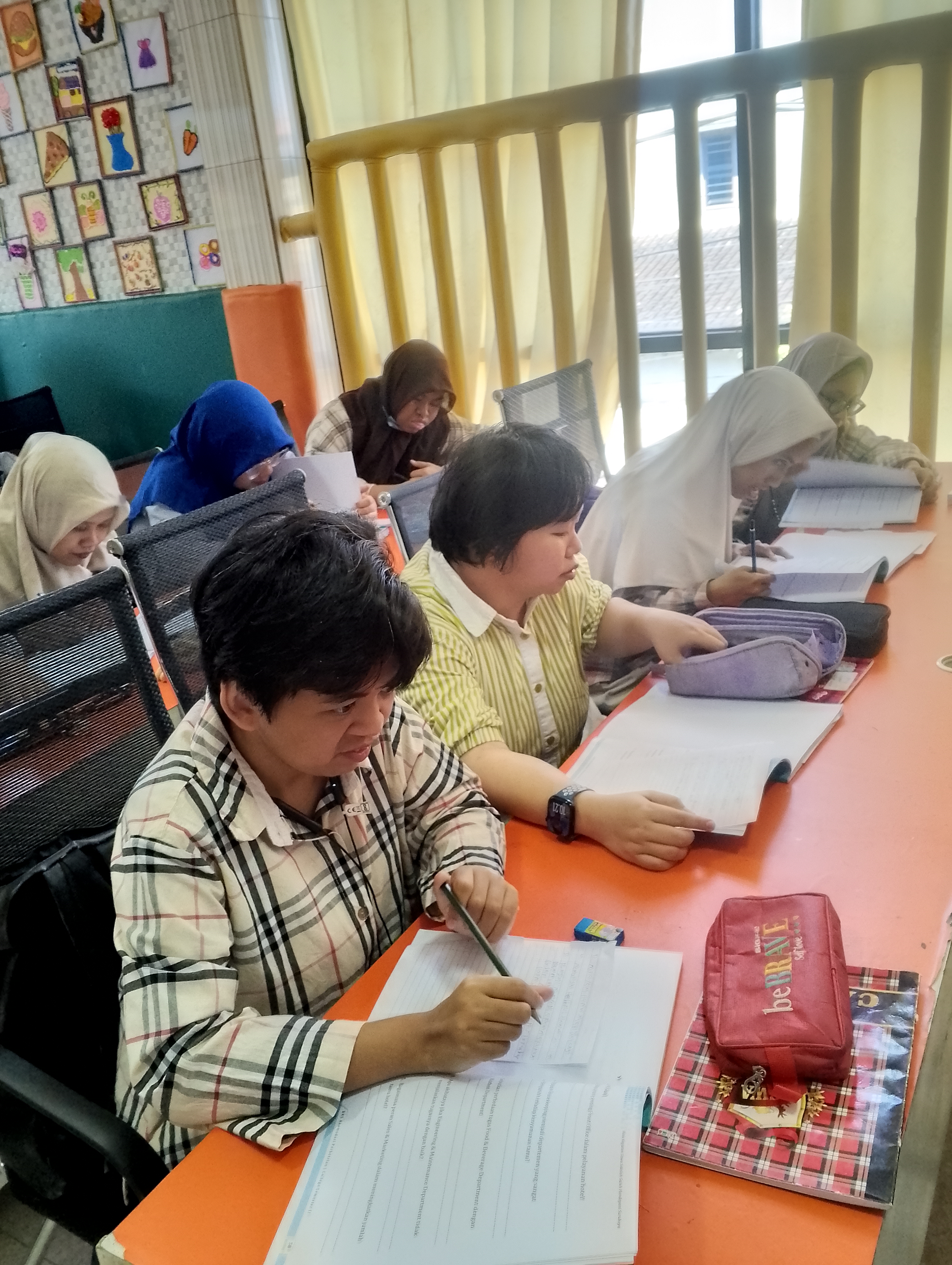 <p>Latihan soal evaluasi dan pembahasan</p>