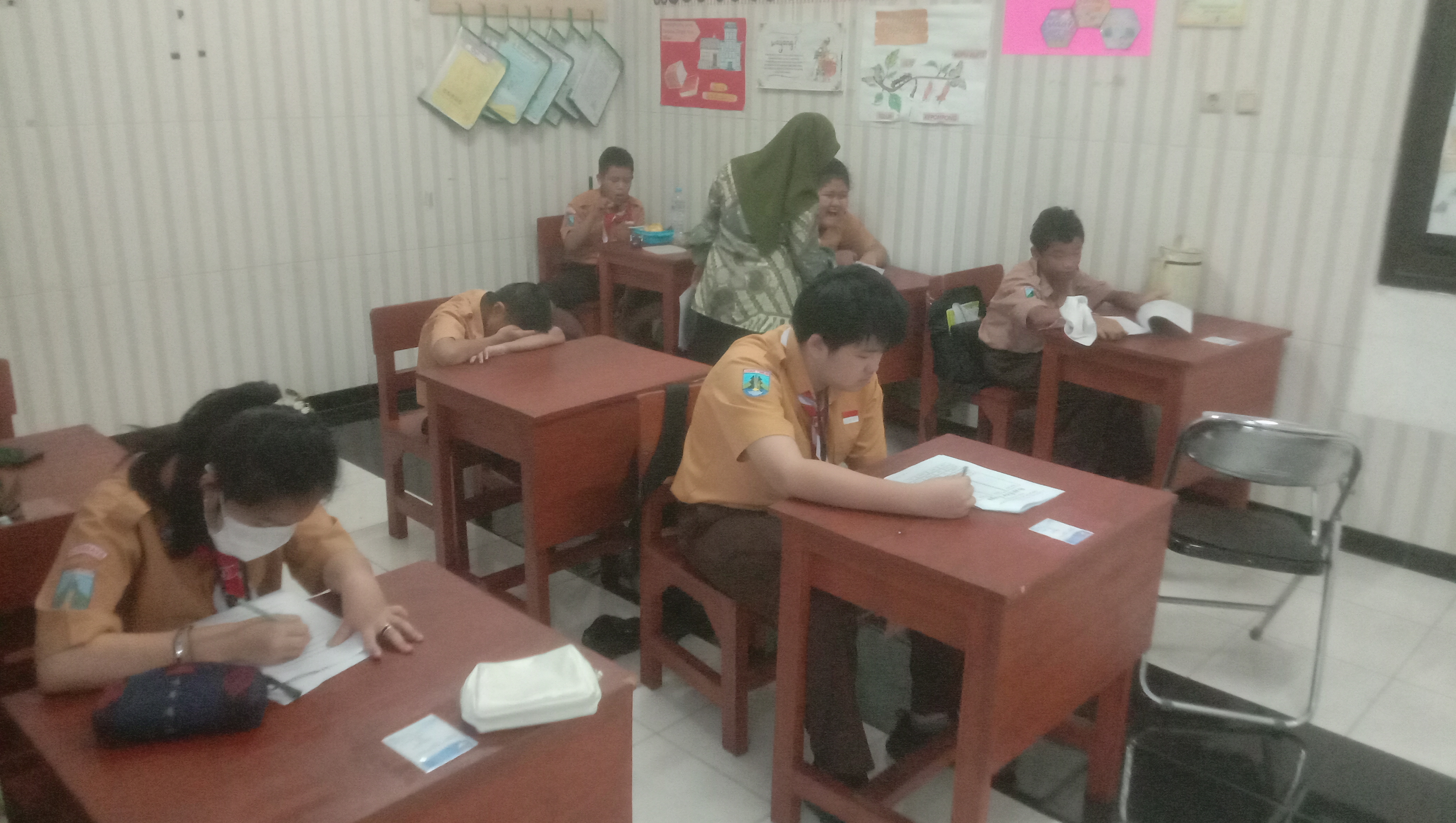 <p>Mendampingi UAS kls 7</p>