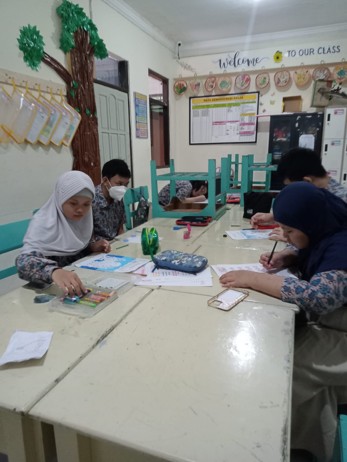 <p>Menyelesaikan permasalahan logika dan operasi hitung dasar</p>