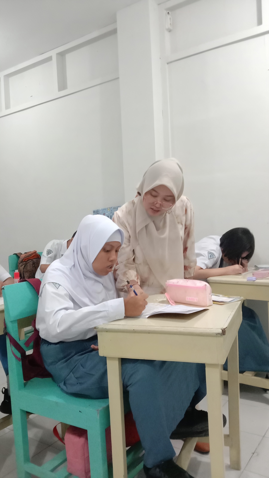 <p>Pancasila sebagai Pemersatu Bangsa</p><p>Subtopik: Gagasan Pendiri Bangsa tentang Dasar Negara </p>