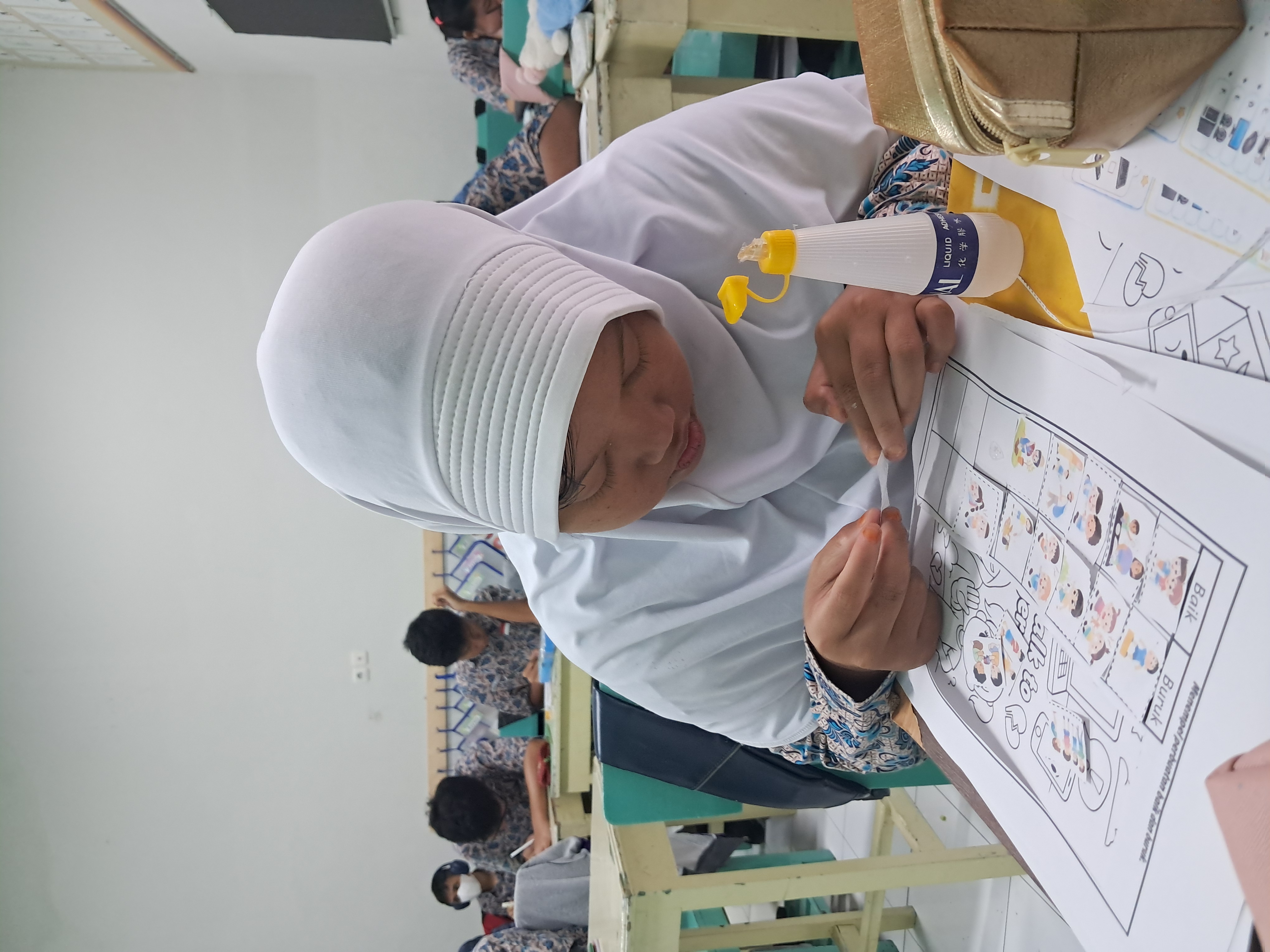 <p>worksheet ttg dampak negatif dan positif menggunakan komputer</p>