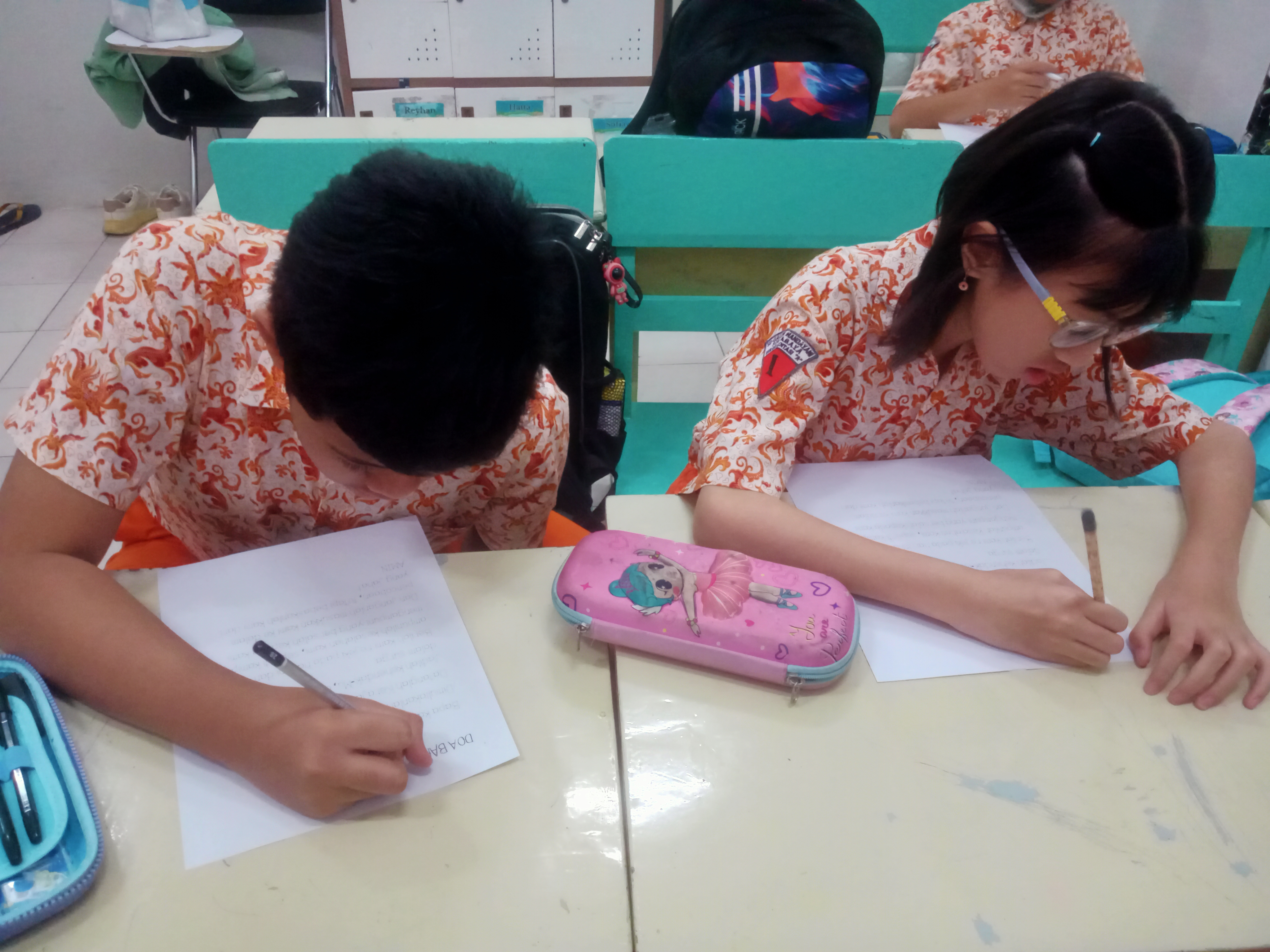 <p>Membahas arti doa dan ajaran Yesus (kls 5 dan 6 SD)</p>